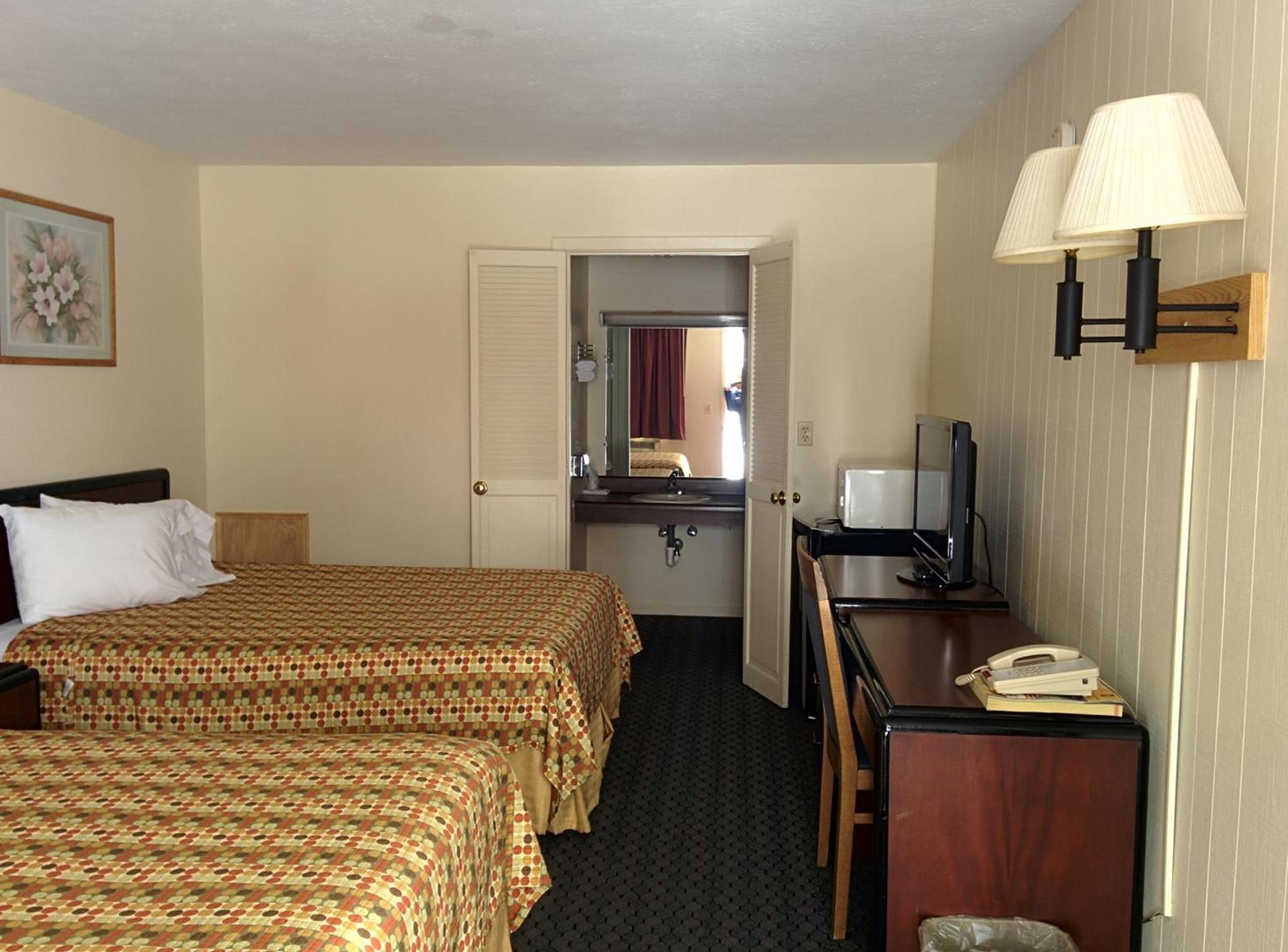 Economy Inn Toledo-Perrysburg photo 2