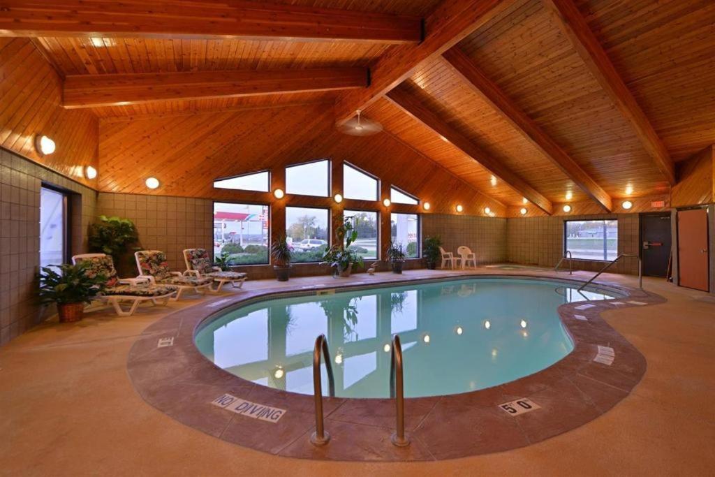 Super 8 by Wyndham Glenwood photo 25
