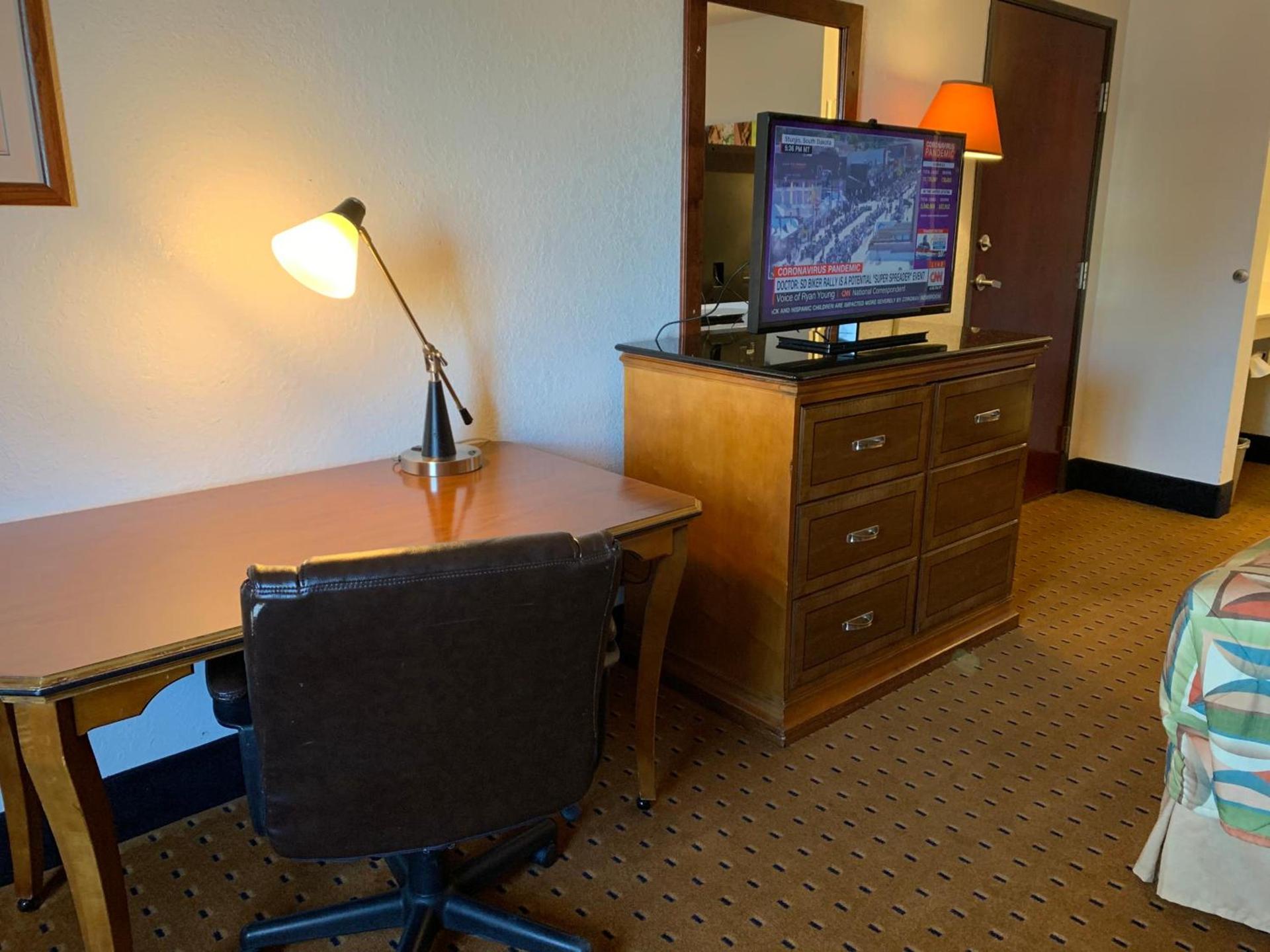 Brentwood Inn & Suites photo 7