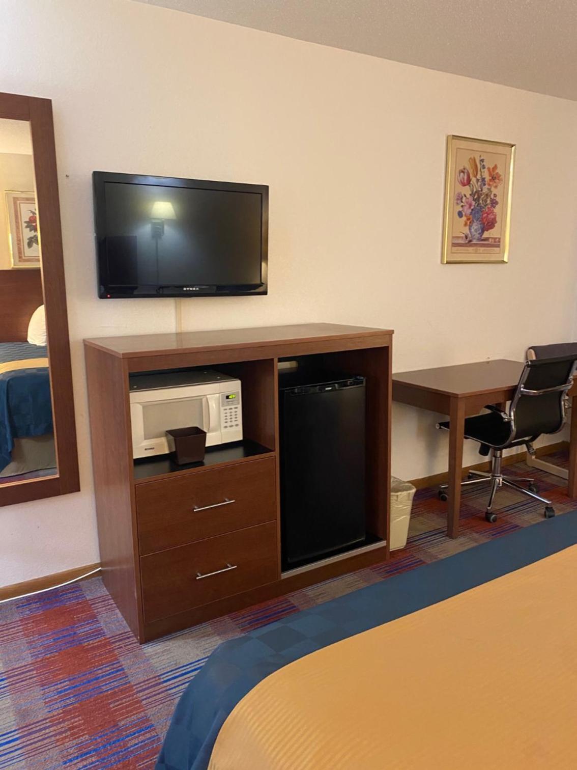 Americas Best Value Inn Champaign photo 5