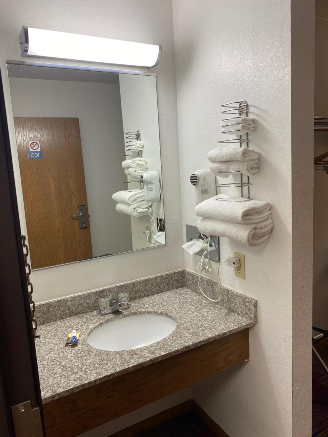 Americas Best Value Inn Champaign photo 2