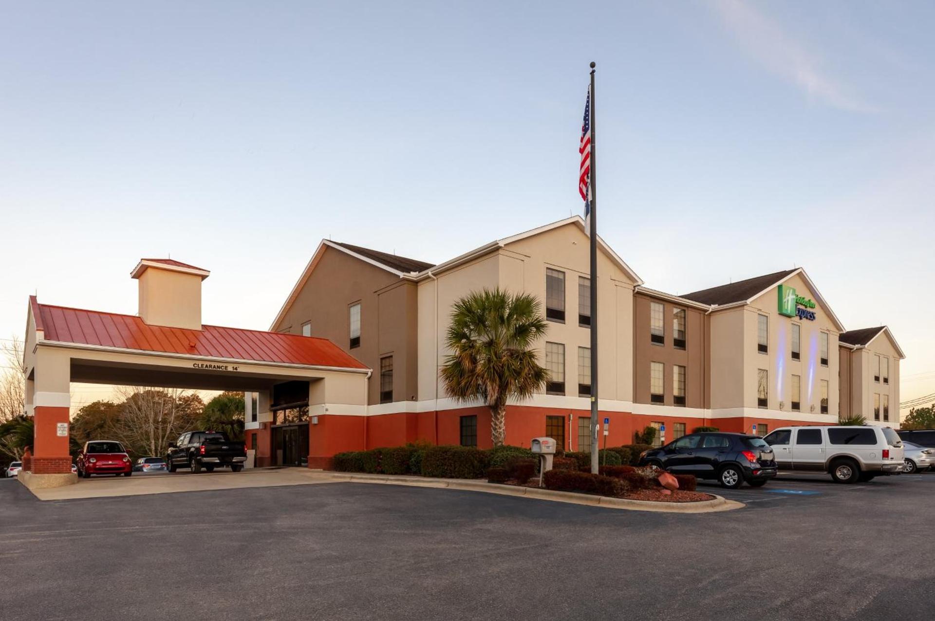 Holiday Inn Express & Suites Milton East I-10 by IHG — hotel in Milton