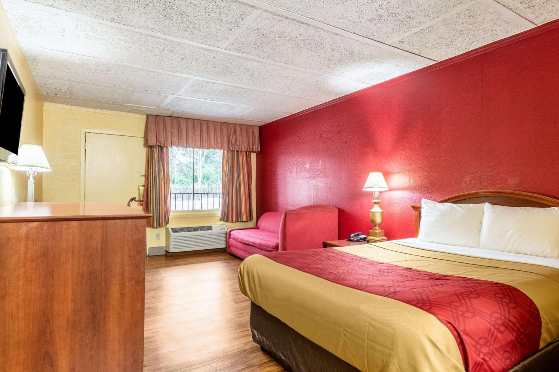 Econo Lodge Charlotte Airport Area photo 20