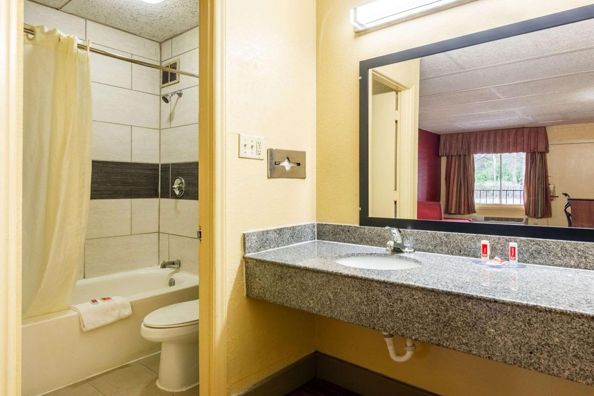 Econo Lodge Charlotte Airport Area photo 22