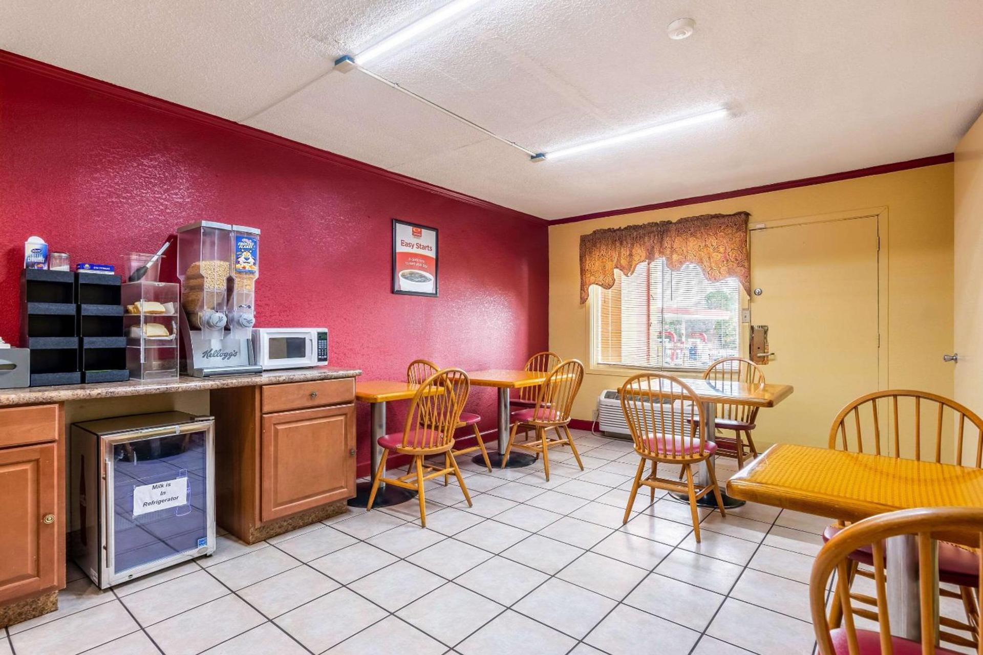Econo Lodge Charlotte Airport Area photo 26