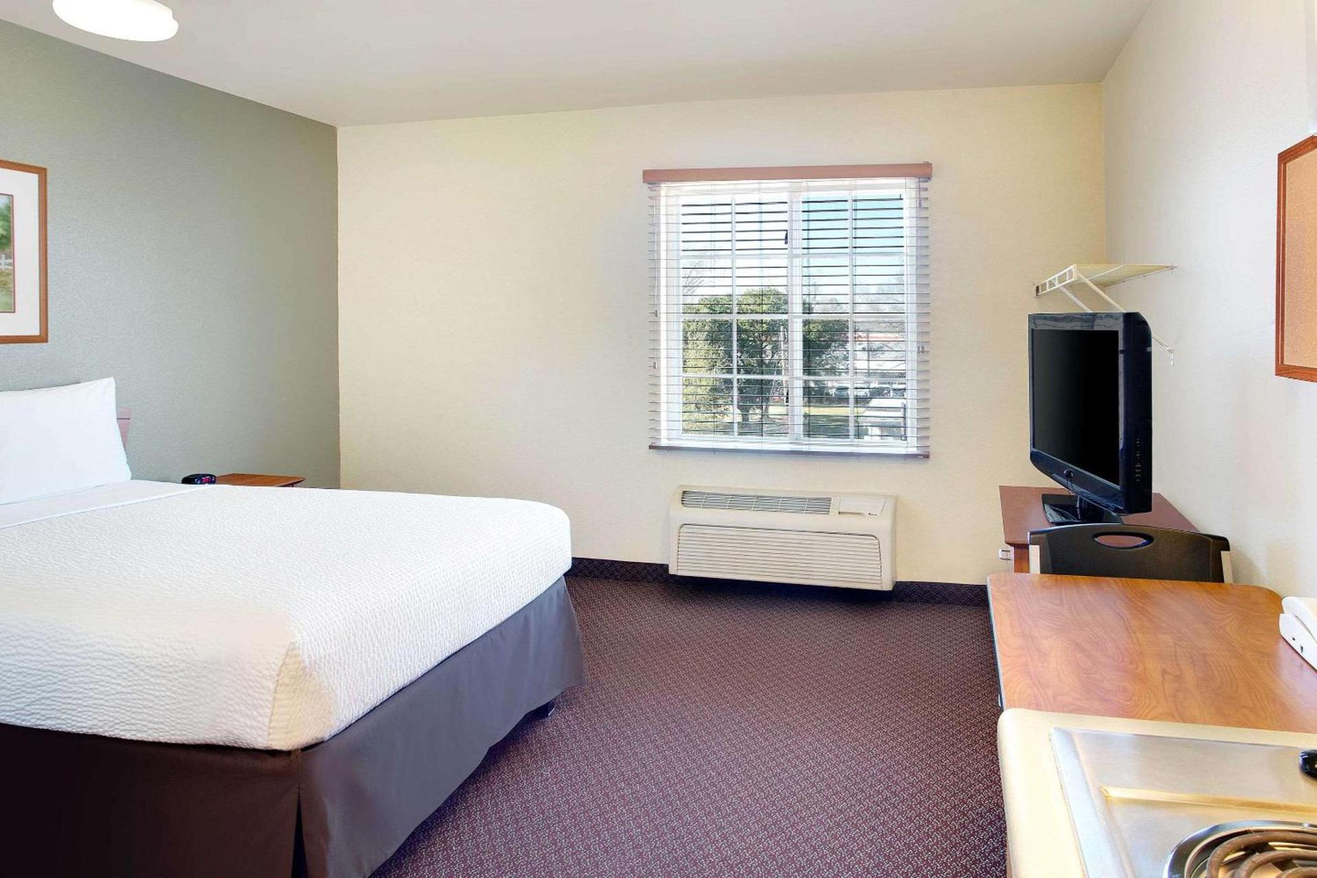 WoodSpring Suites Baton Rouge Airline Highway photo 4