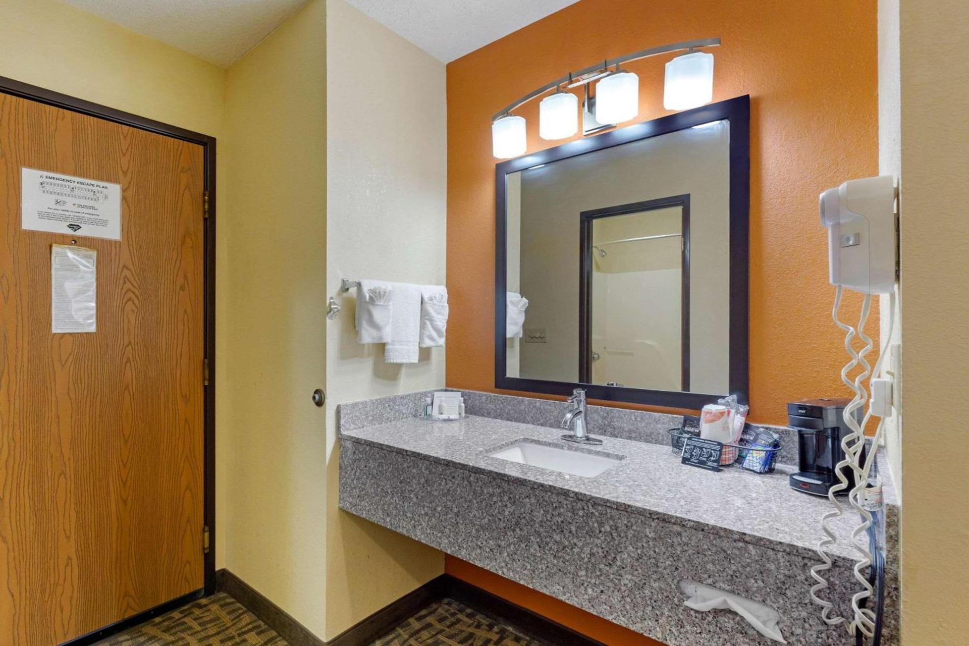 Quality Inn Wooster photo 31