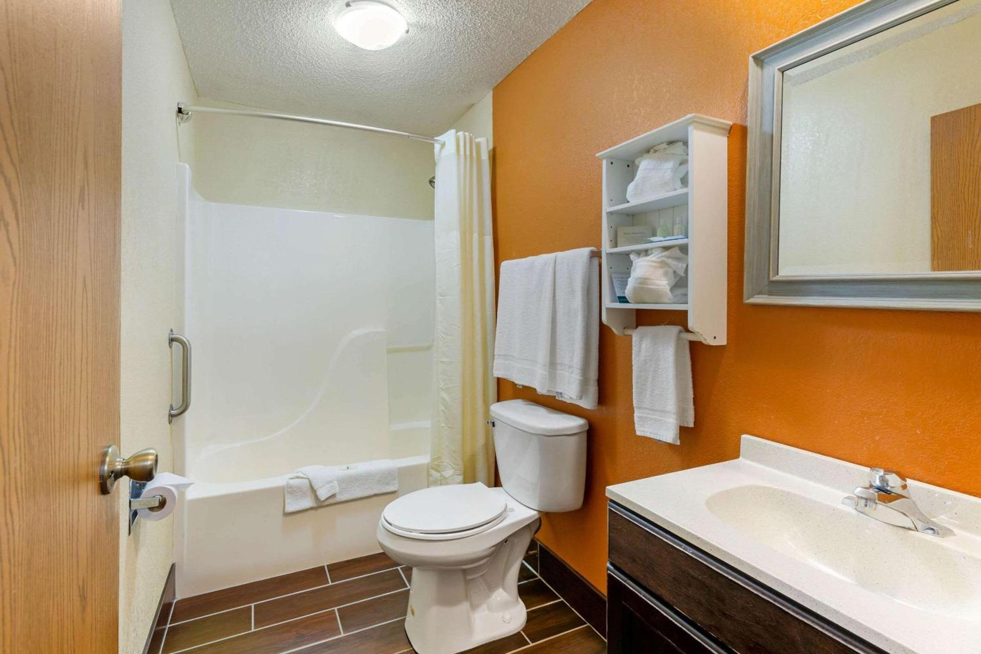 Quality Inn Wooster photo 27