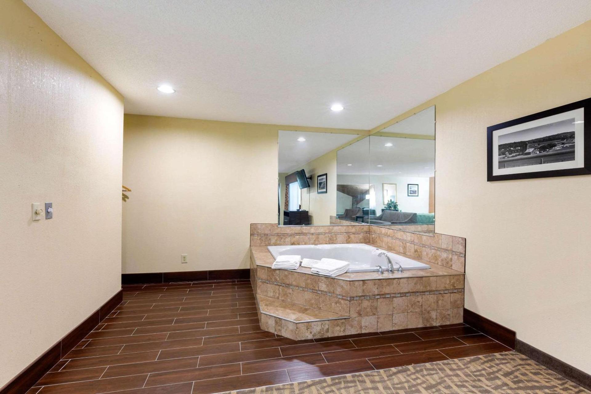 Quality Inn Wooster photo 17