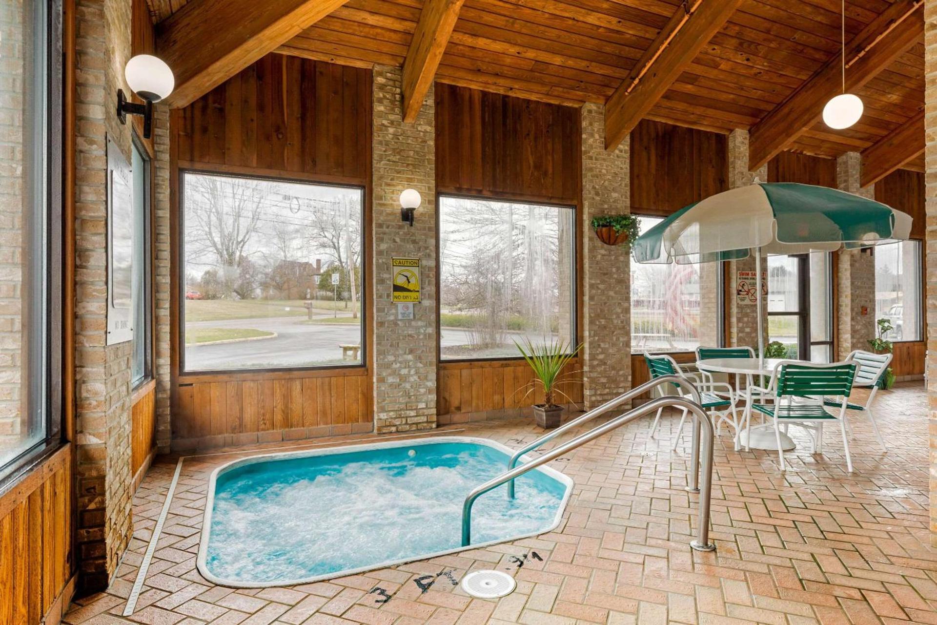 Quality Inn Wooster photo 16