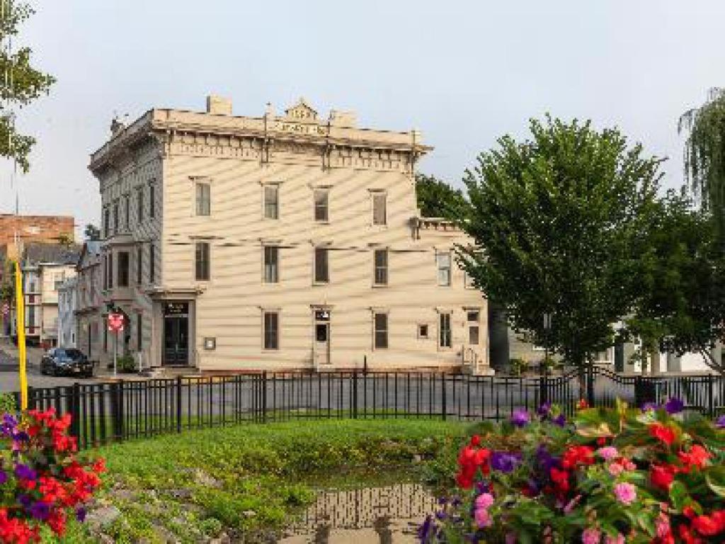 Stewart House Hotel photo 1