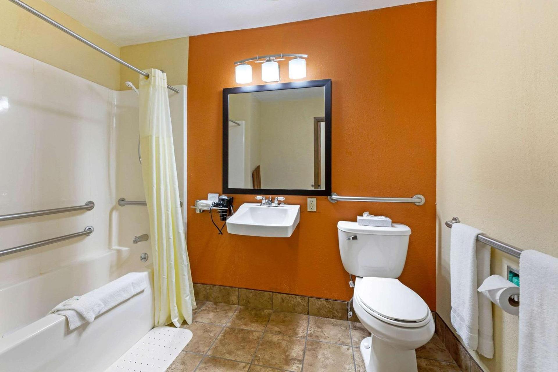 Quality Inn Wooster photo 6