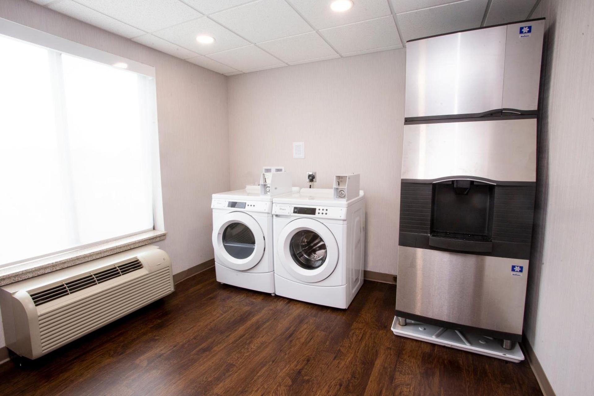 Holiday Inn Express & Suites Bethlehem Airport-Allentown Area photo 9