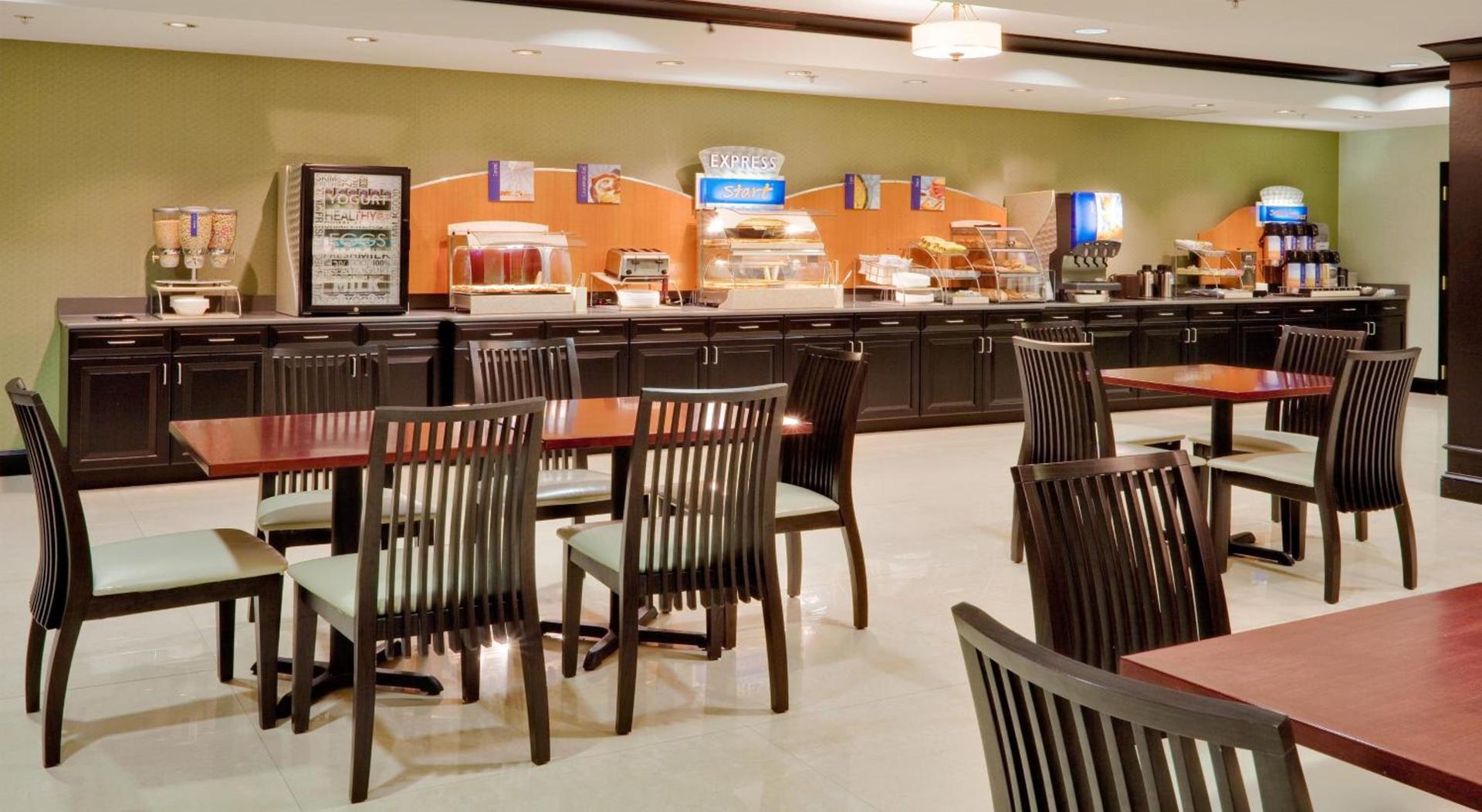 Holiday Inn Express Hotel & Suites Warminster-Horsham by IHG photo 4