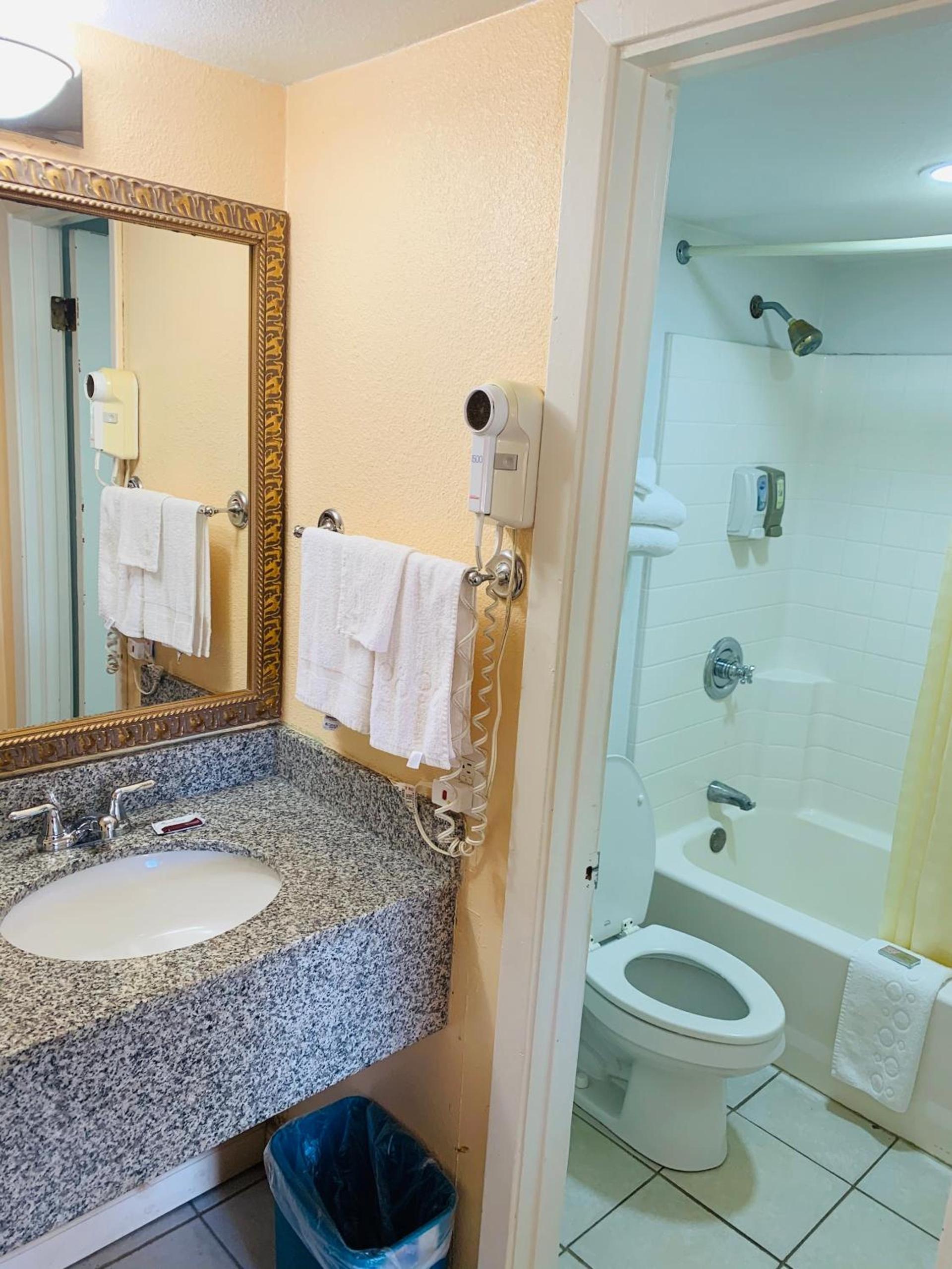 Budget Inn photo 11