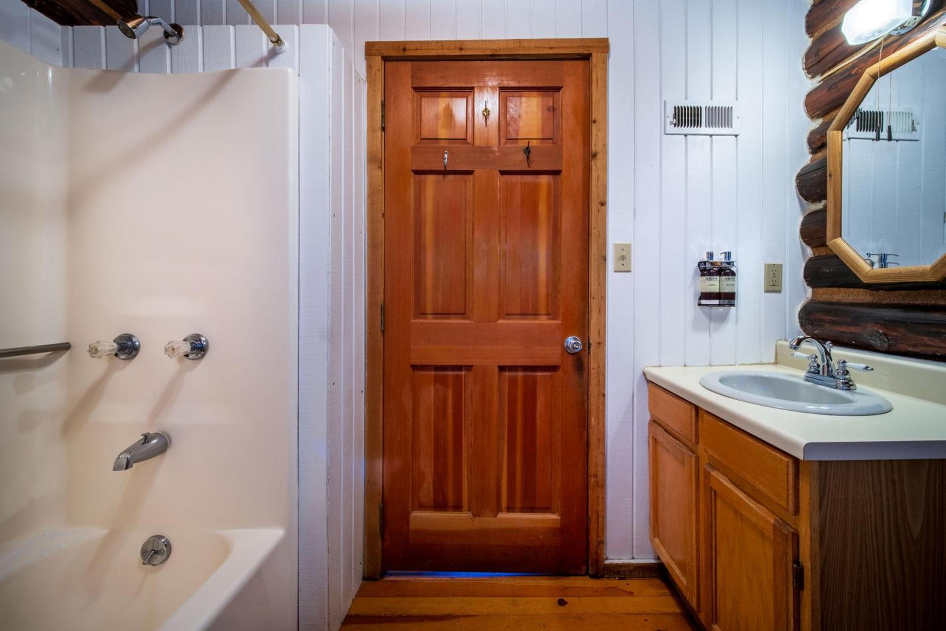 Corkins Lodge photo 56