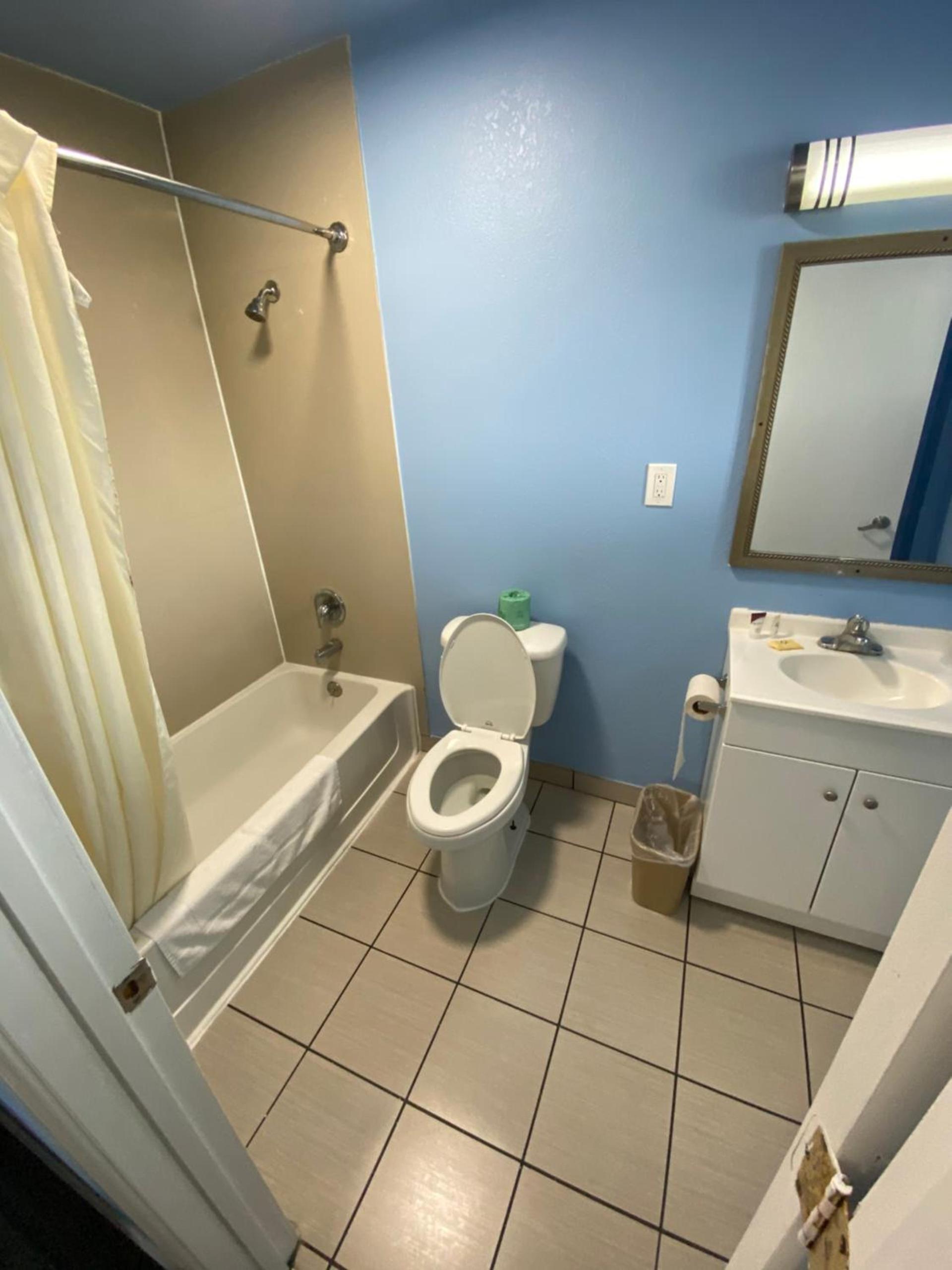 Red Carpet Inn & Suites Wrightstown photo 47