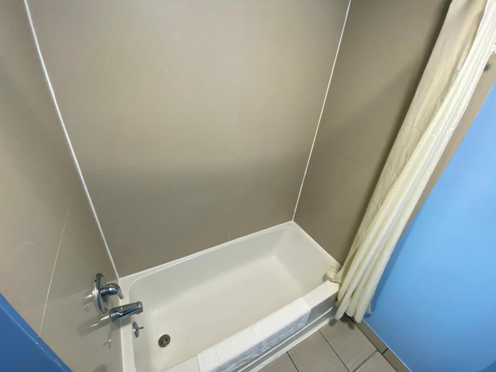 Red Carpet Inn & Suites Wrightstown photo 26