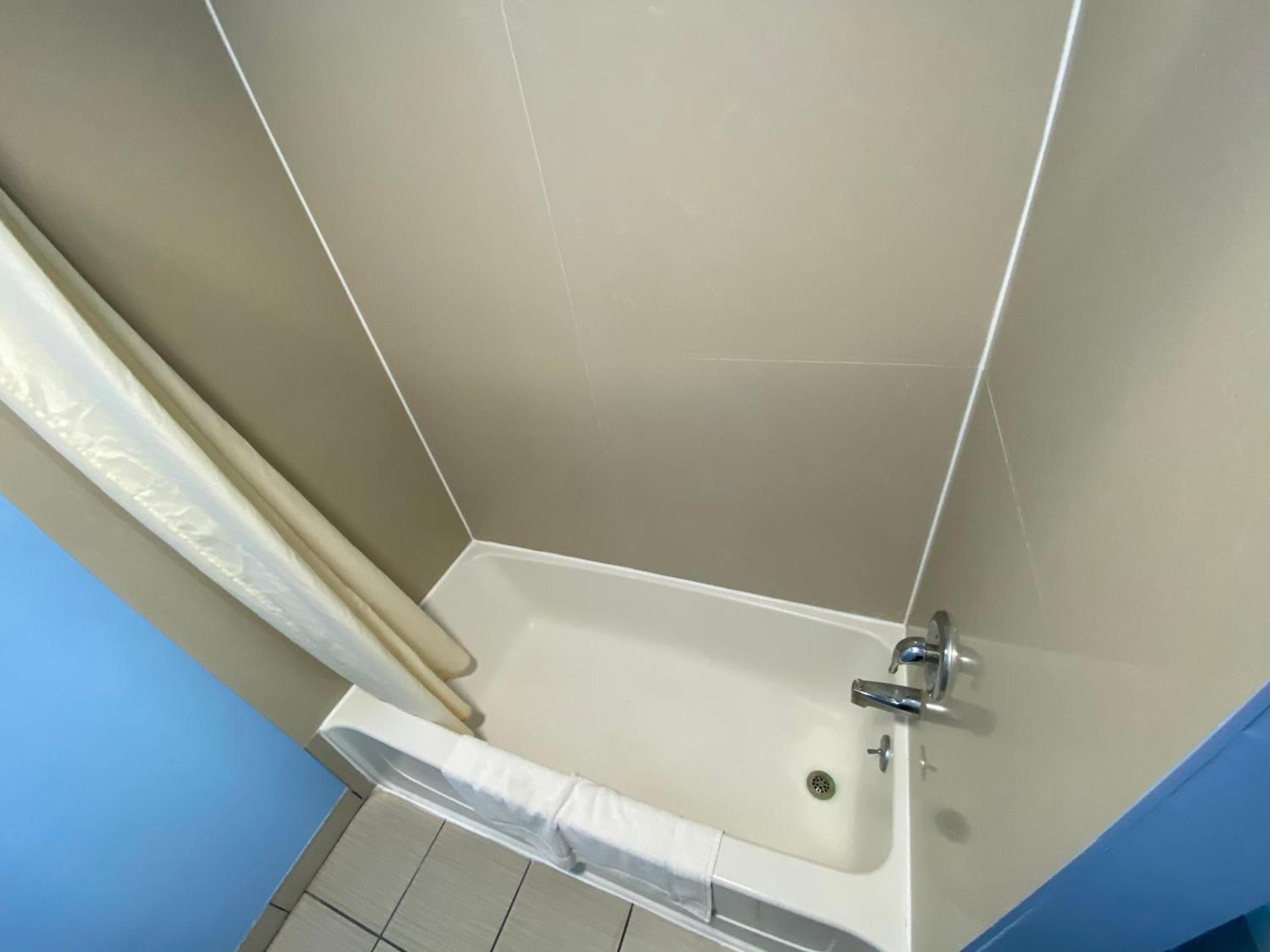 Red Carpet Inn & Suites Wrightstown photo 19