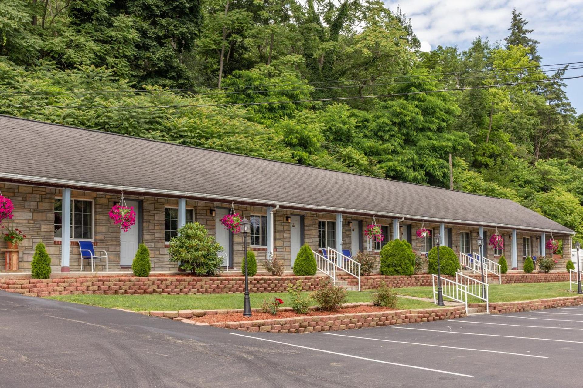 Budget Inn Watkins Glen photo 3