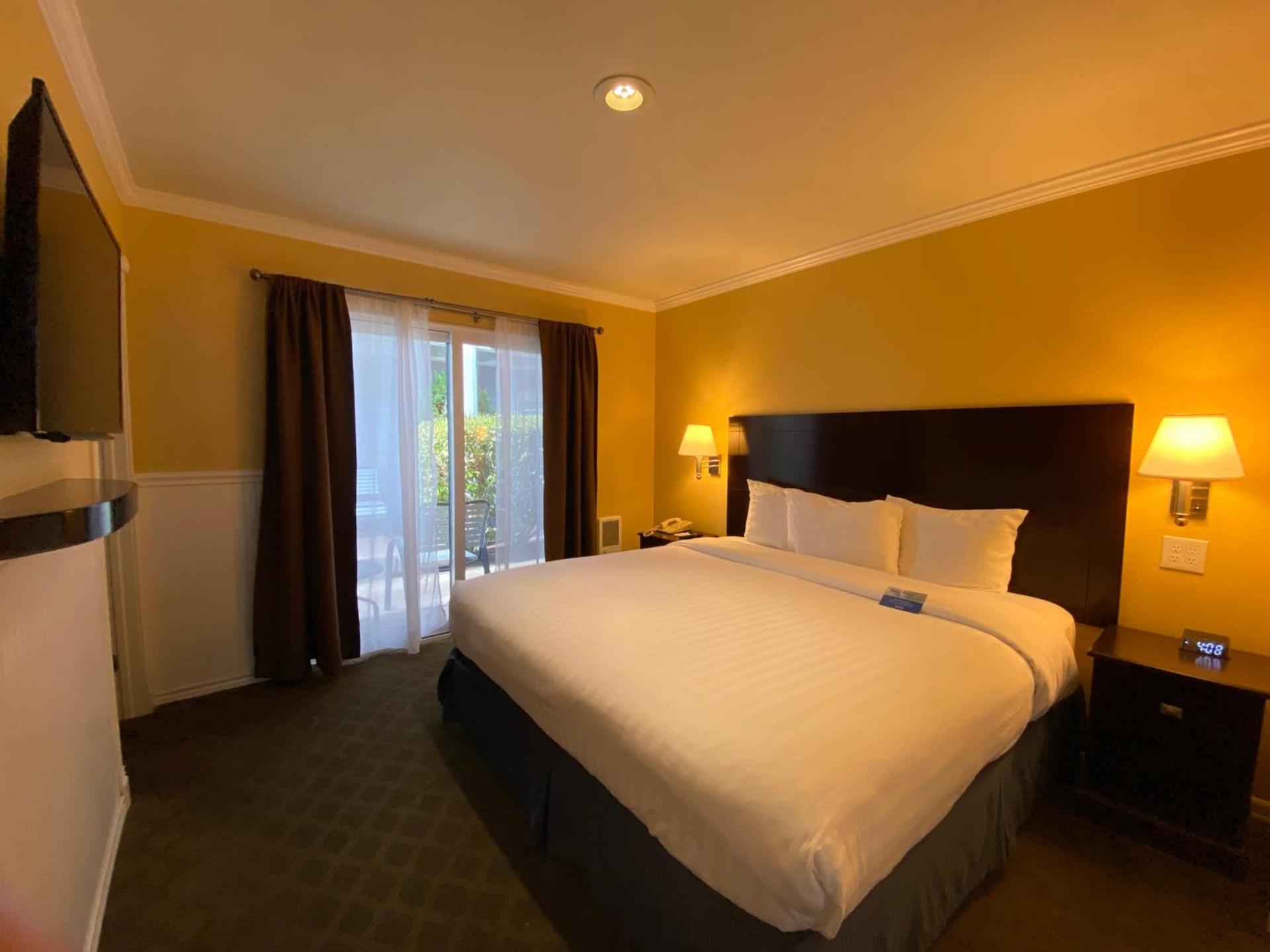 Monterey Bay Lodge photo 16
