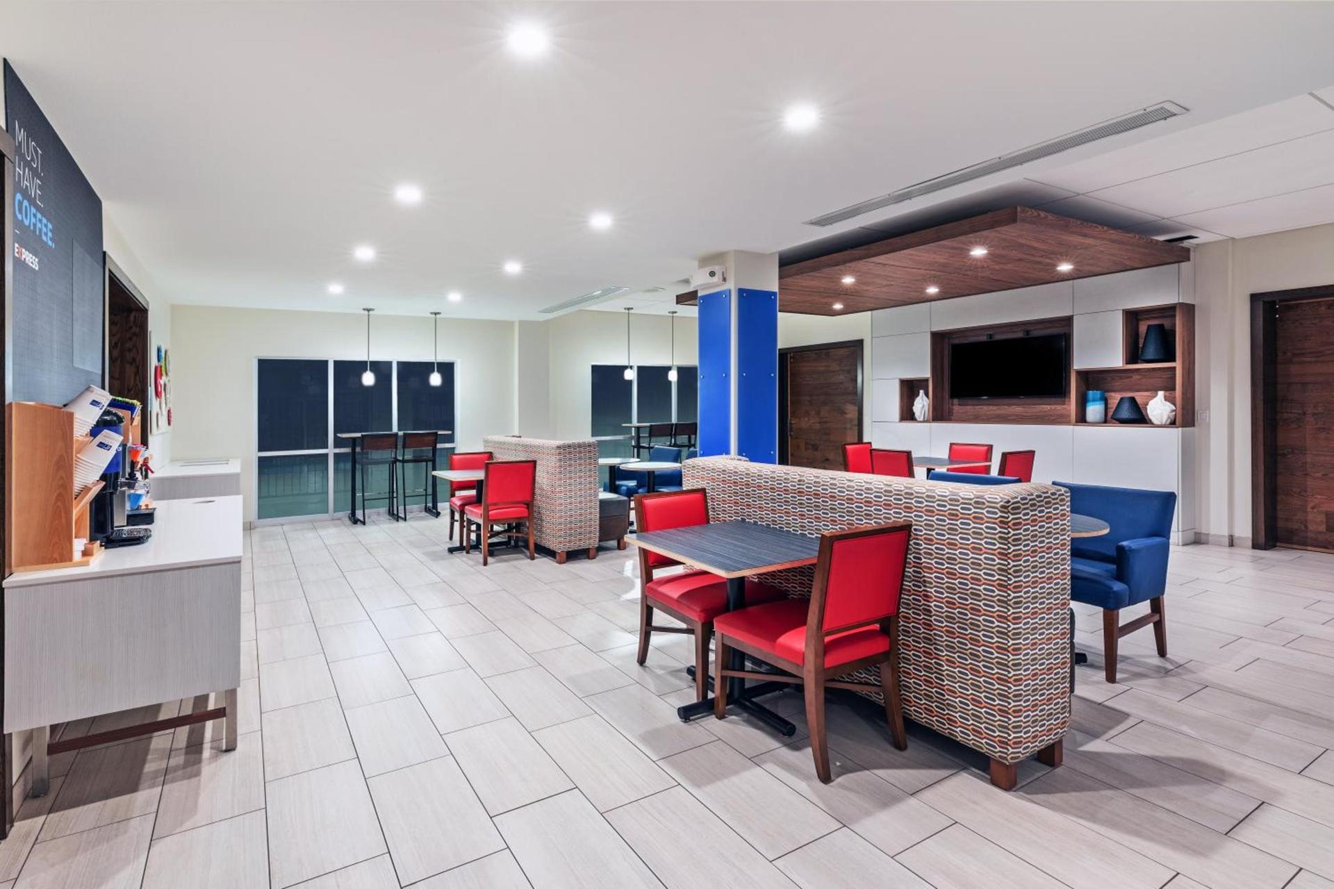 Holiday Inn Express & Suites Ozona by IHG photo 12