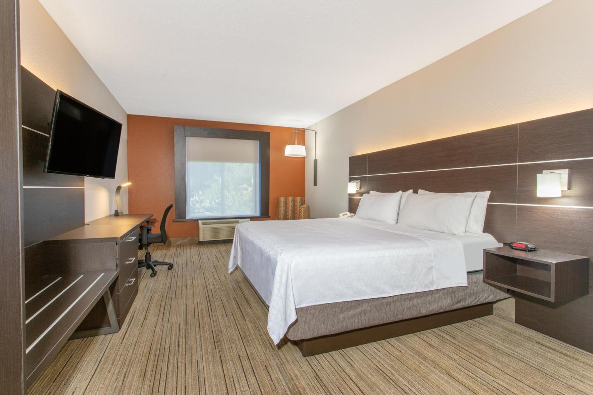 Holiday Inn Express and Suites Silver Springs - Ocala by IHG photo 45