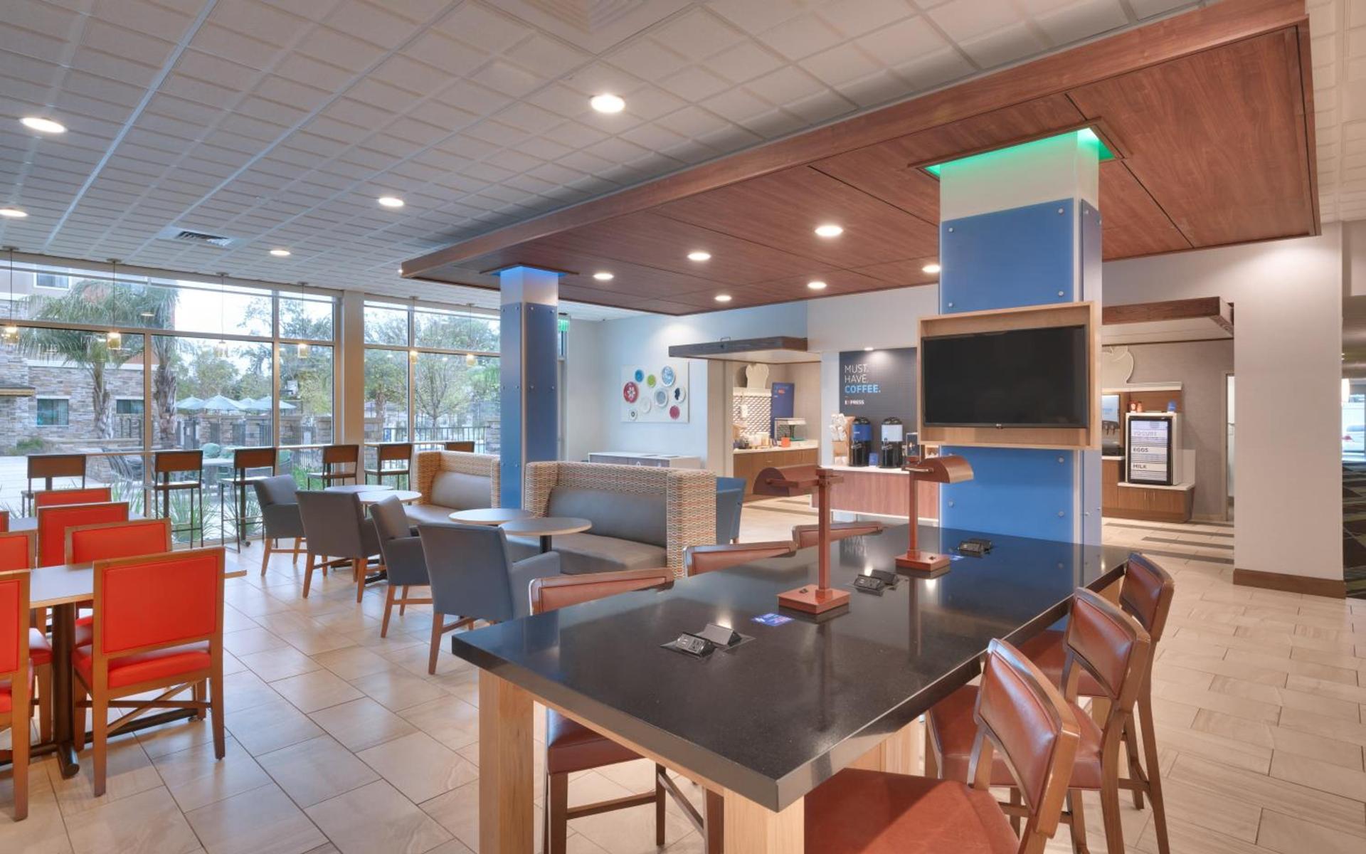 Holiday Inn Express & Suites - Gainesville I-75 by IHG photo 10
