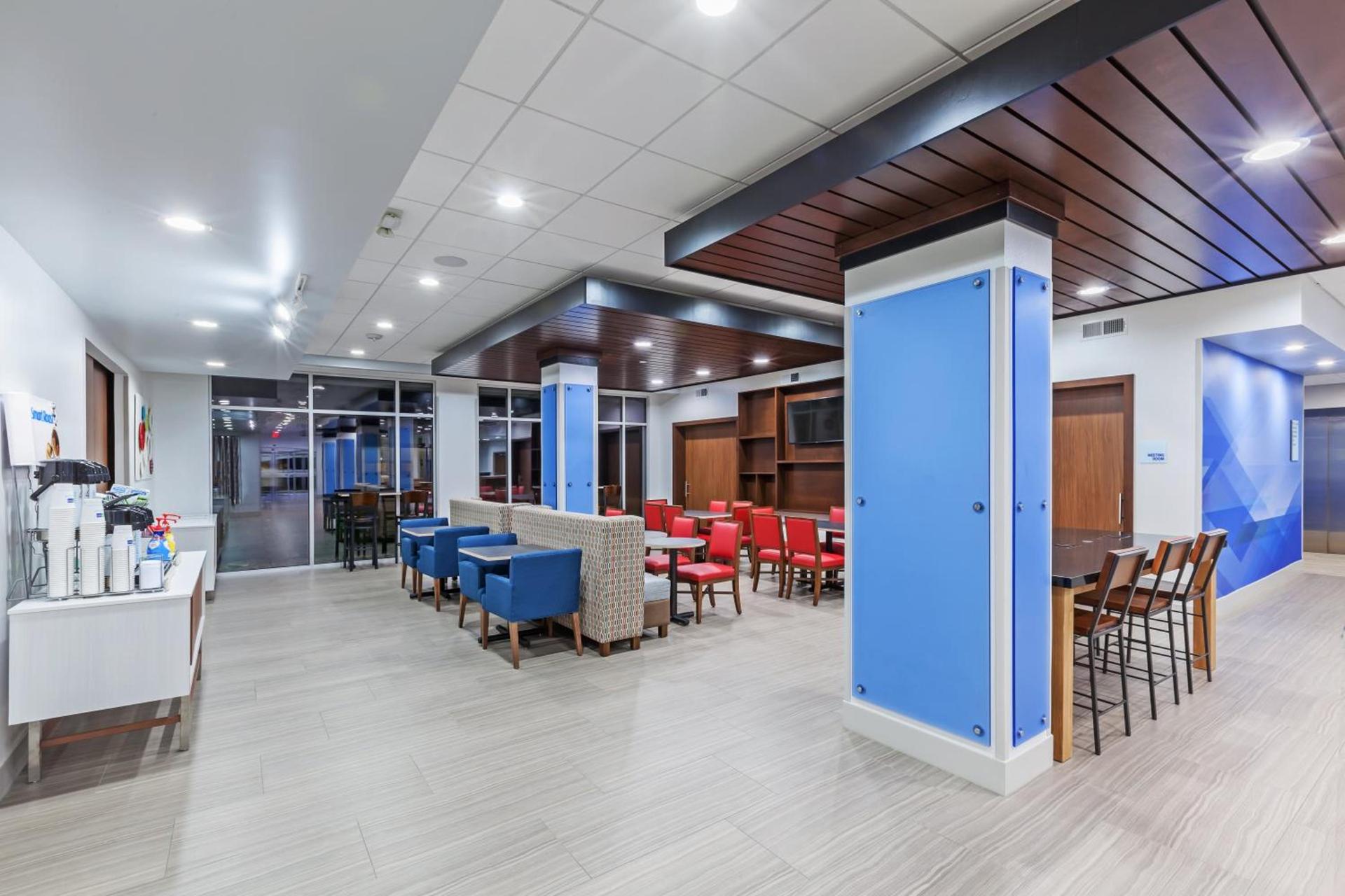 Holiday Inn Express & Suites - Coffeyville by IHG photo 30