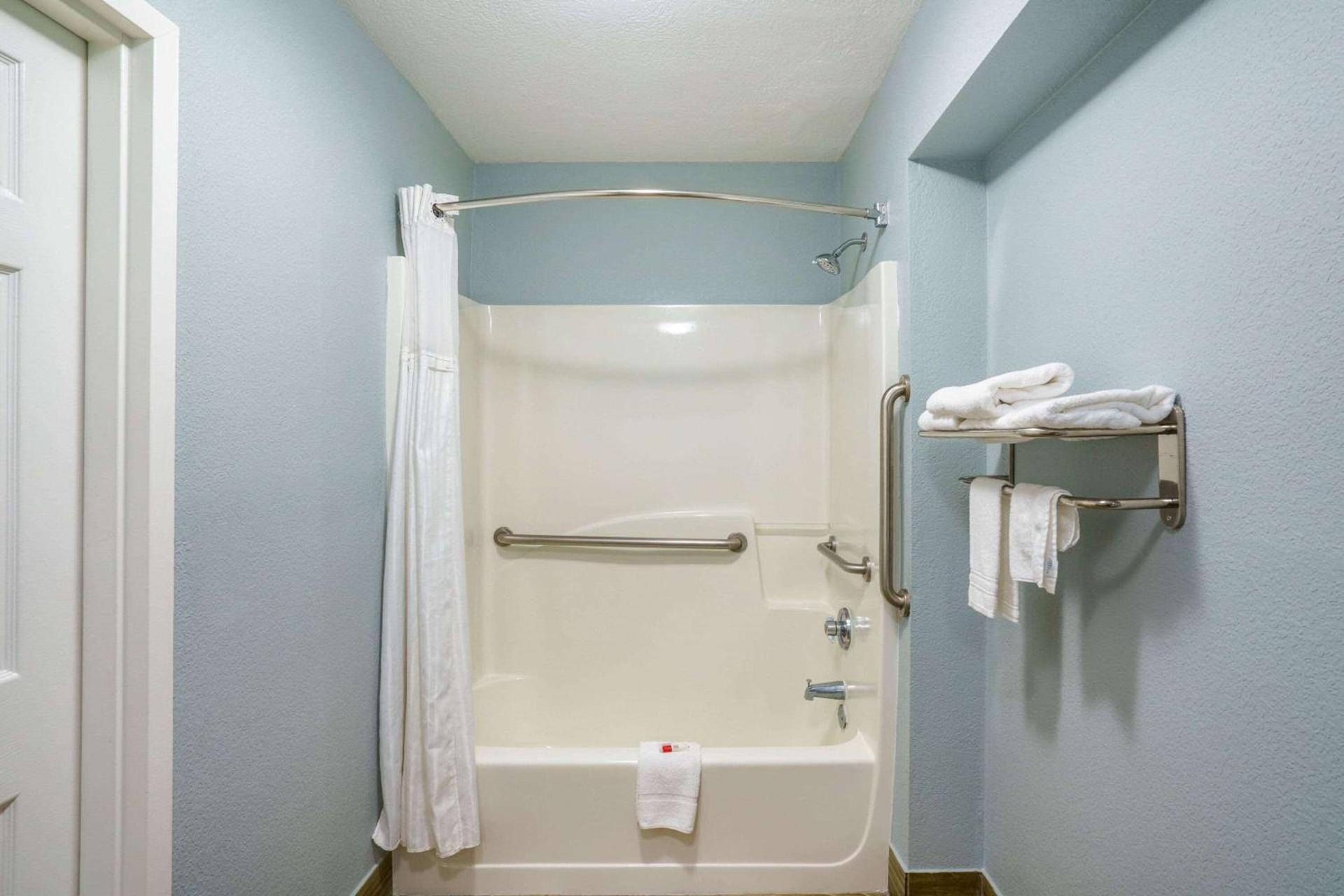 Baymont by Wyndham Gallatin photo 6