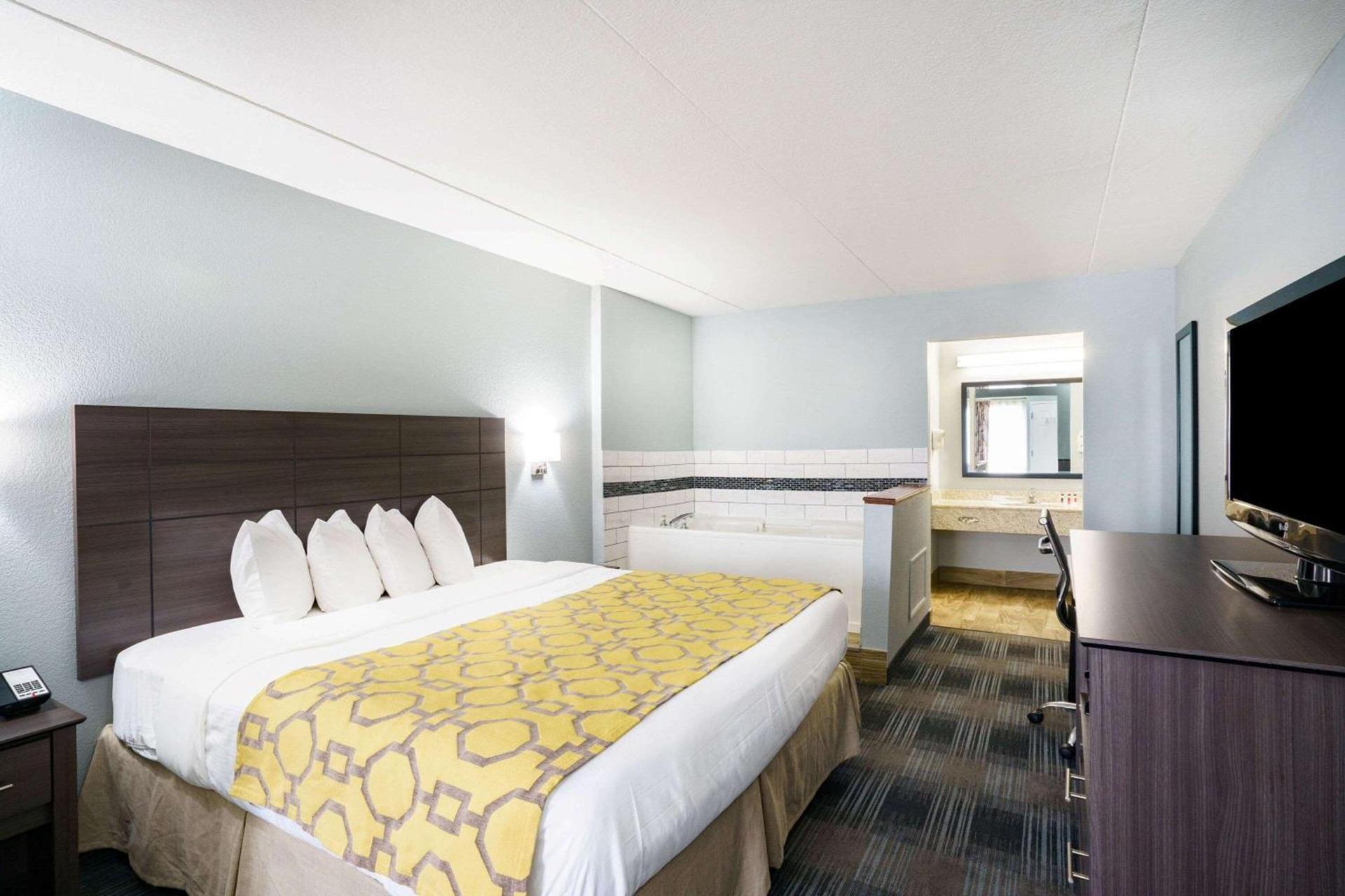 Baymont by Wyndham Gallatin photo 10