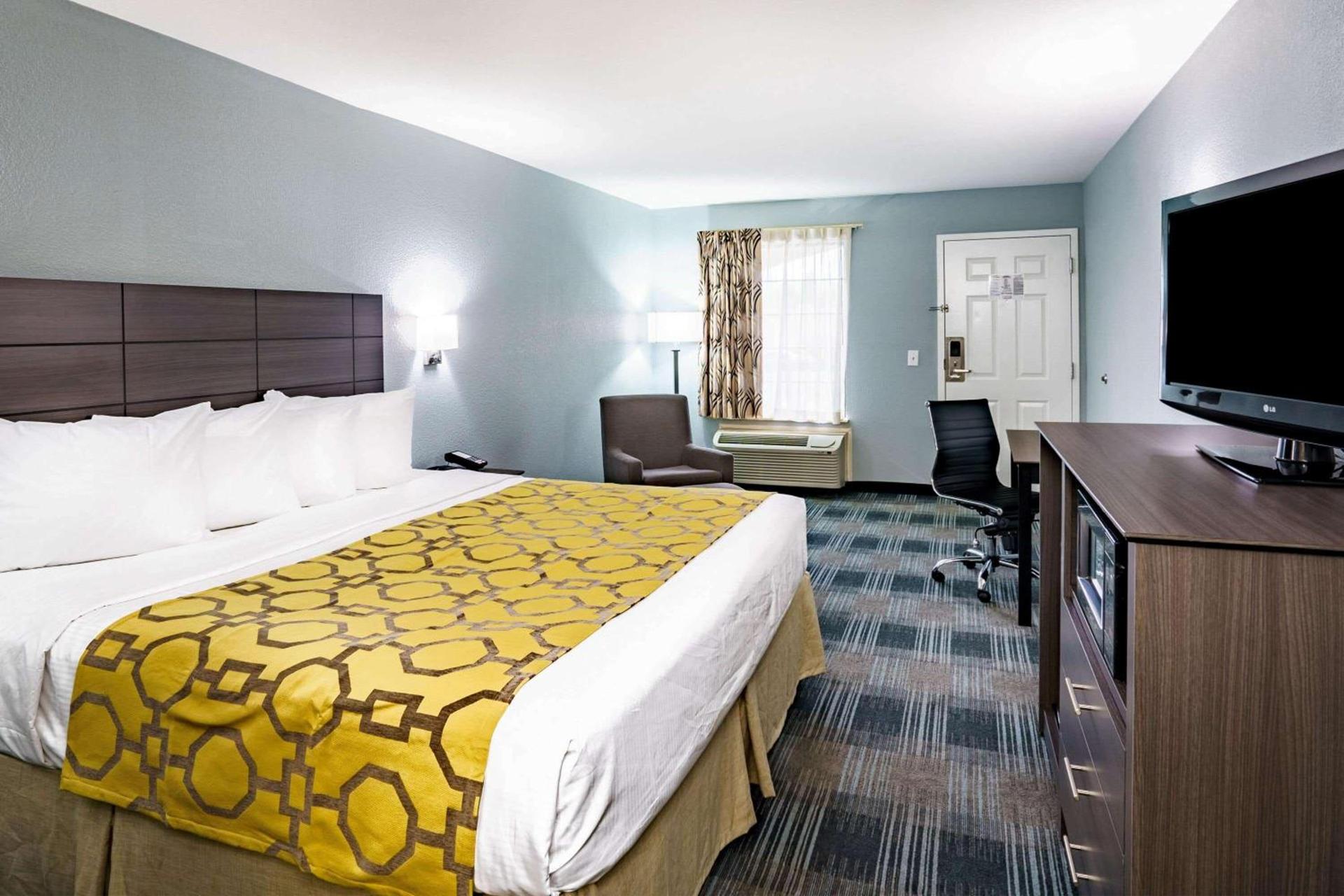 Baymont by Wyndham Gallatin photo 11