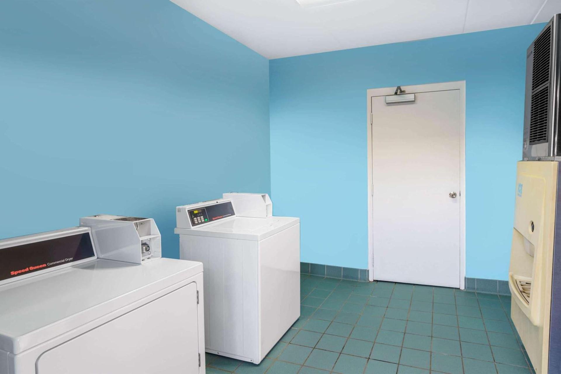 Baymont by Wyndham Gallatin photo 14