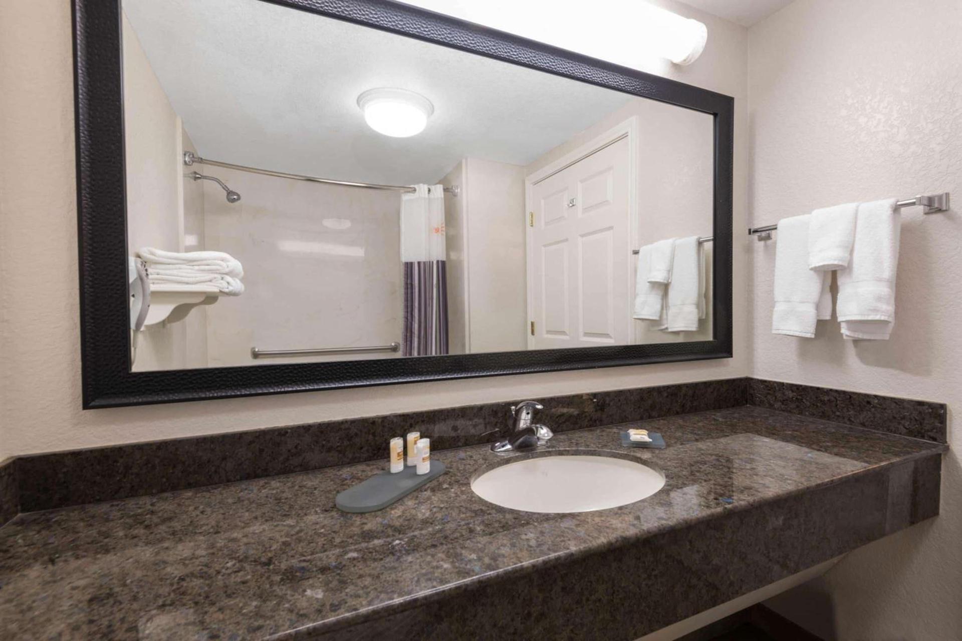 La Quinta Inn & Suites by Wyndham San Antonio Riverwalk photo 22