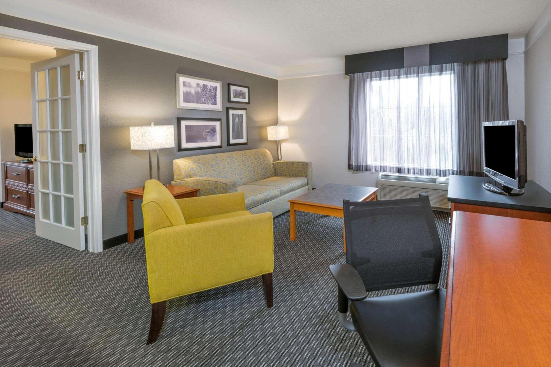 La Quinta Inn & Suites by Wyndham San Antonio Riverwalk photo 34