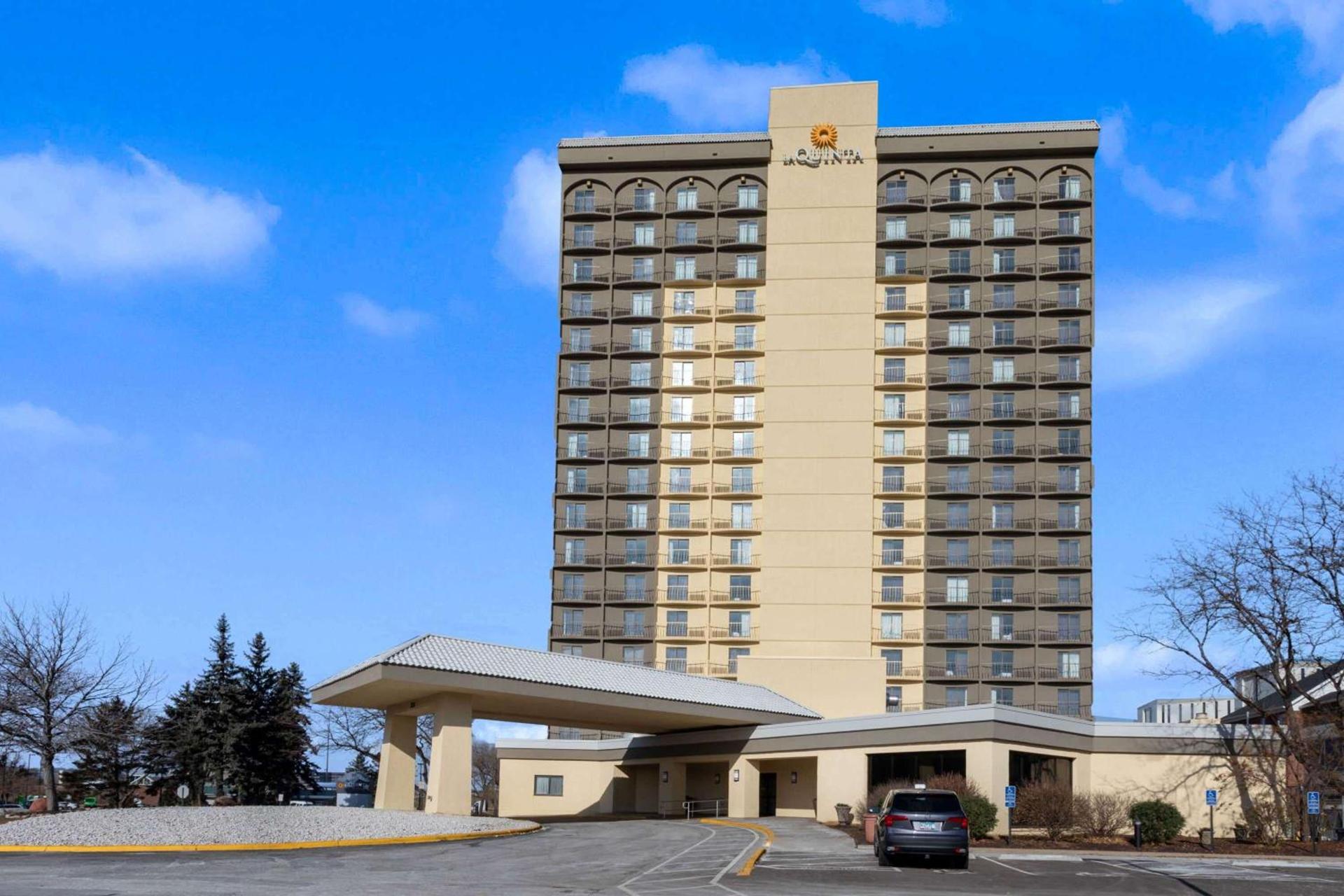 Bloom Hotel — hotel in Bloomington