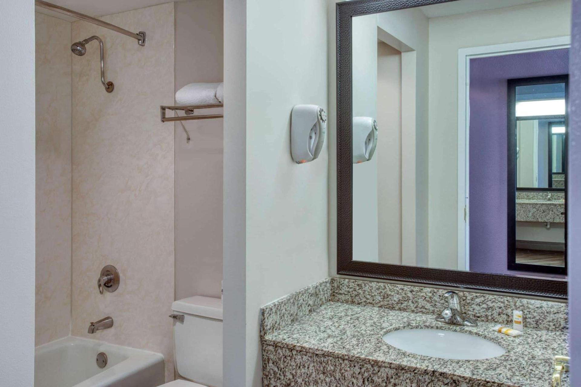 Bloom Hotel photo 43