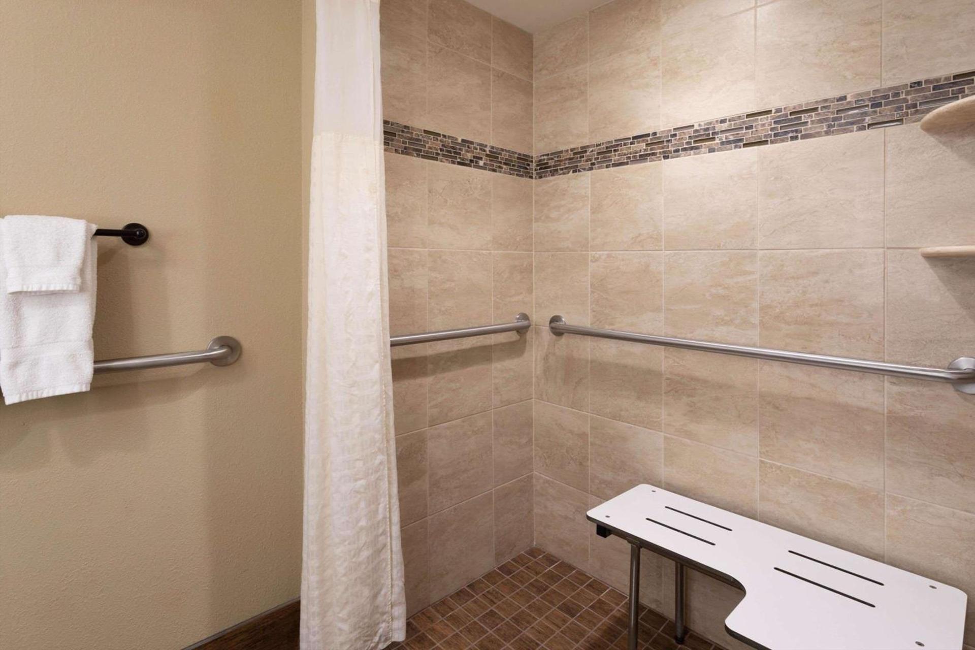 La Quinta by Wyndham Pigeon Forge photo 75
