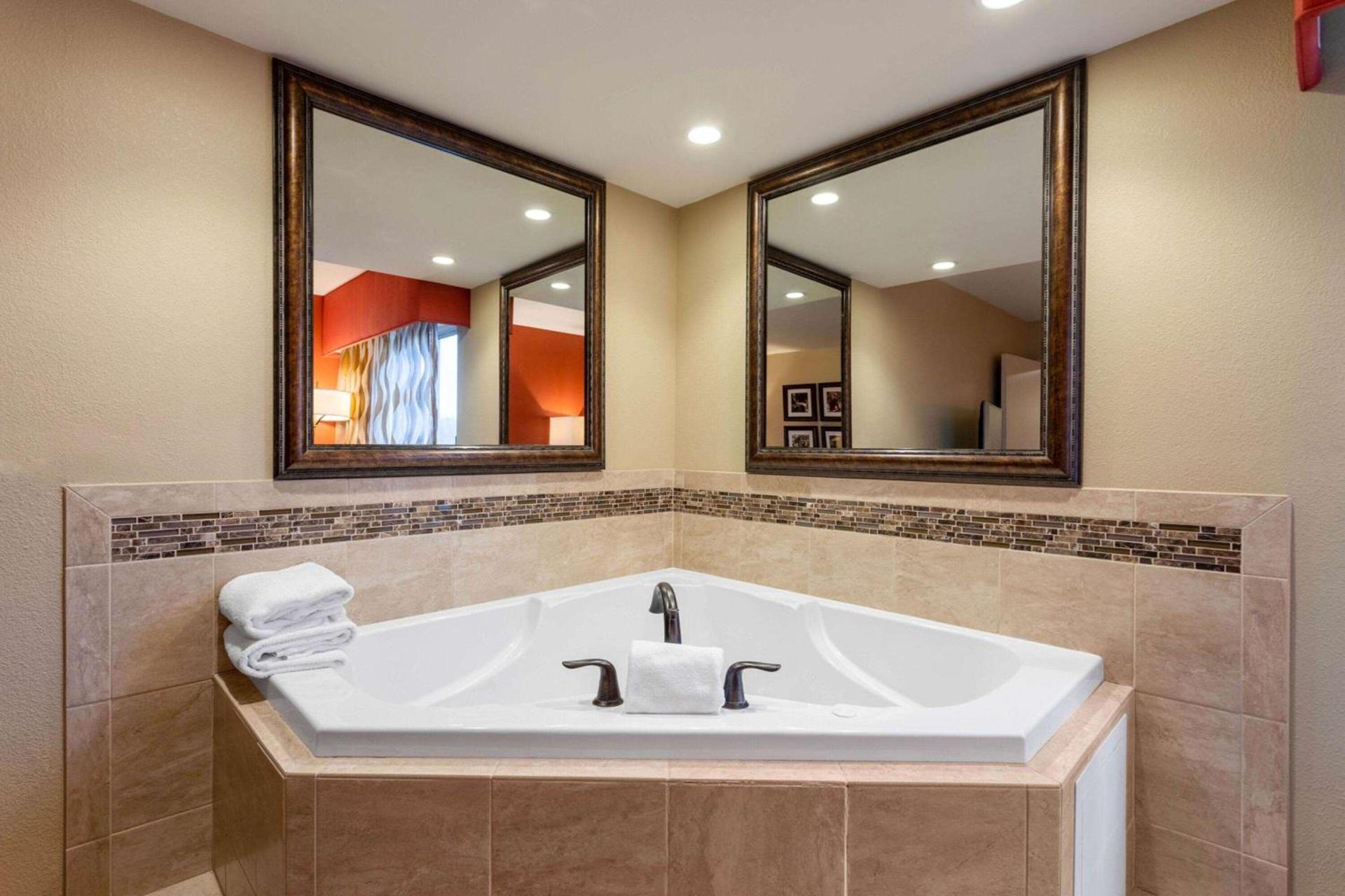 La Quinta by Wyndham Pigeon Forge photo 58