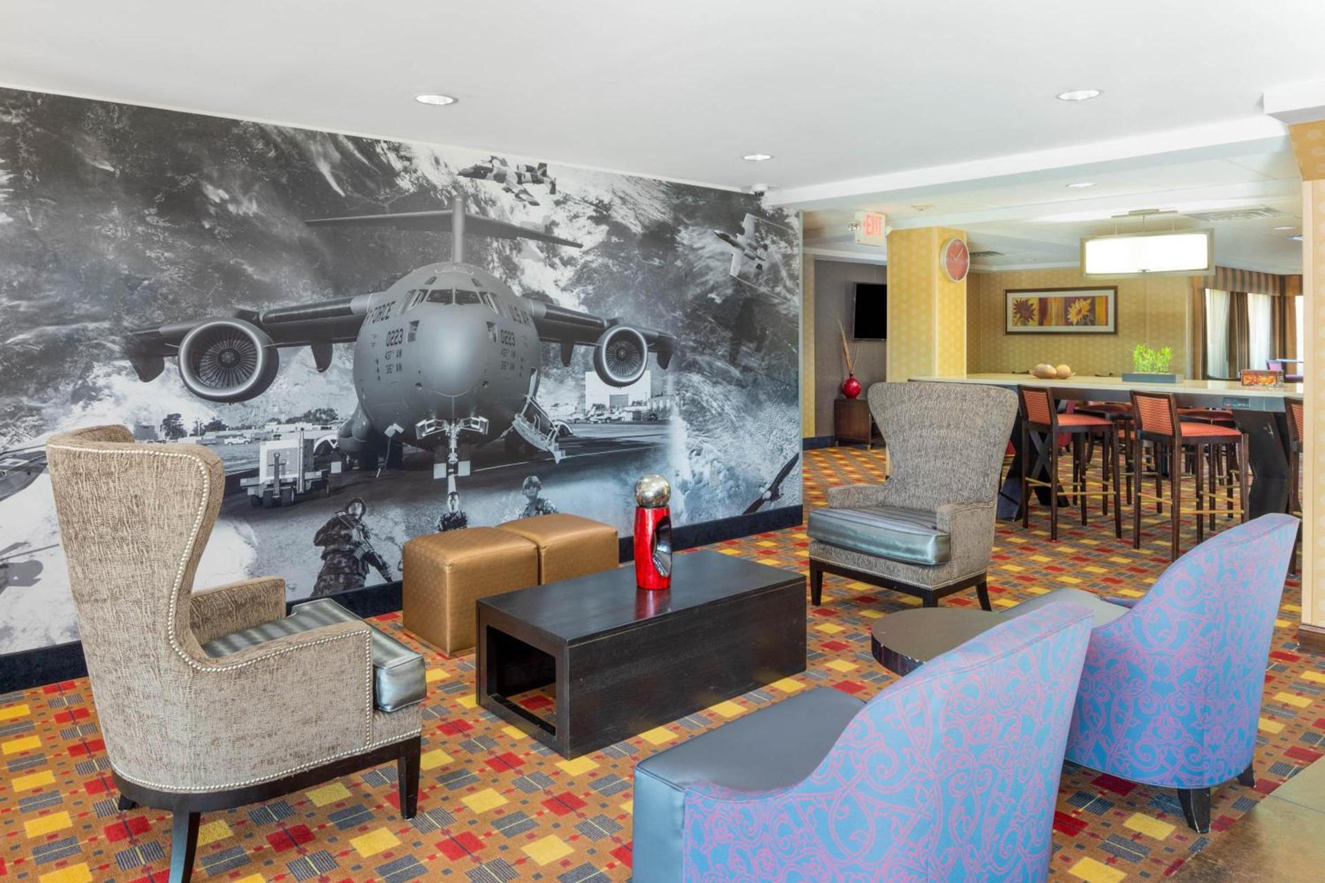 La Quinta by Wyndham Warner Robins - Robins AFB photo 40