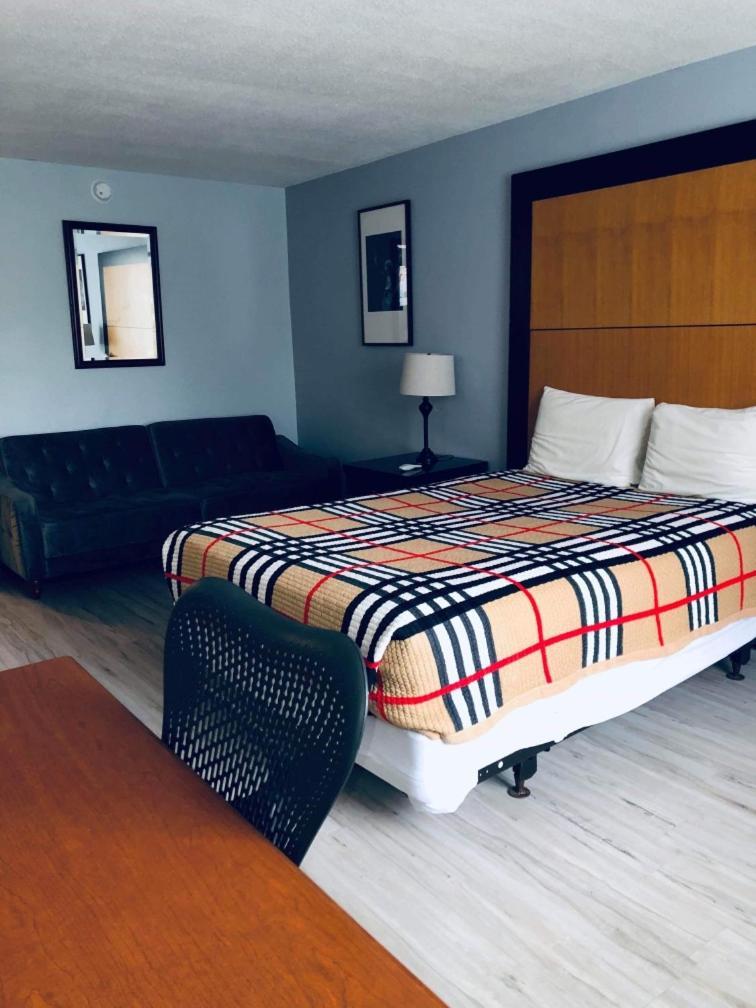 APM Inn & Suites photo 7