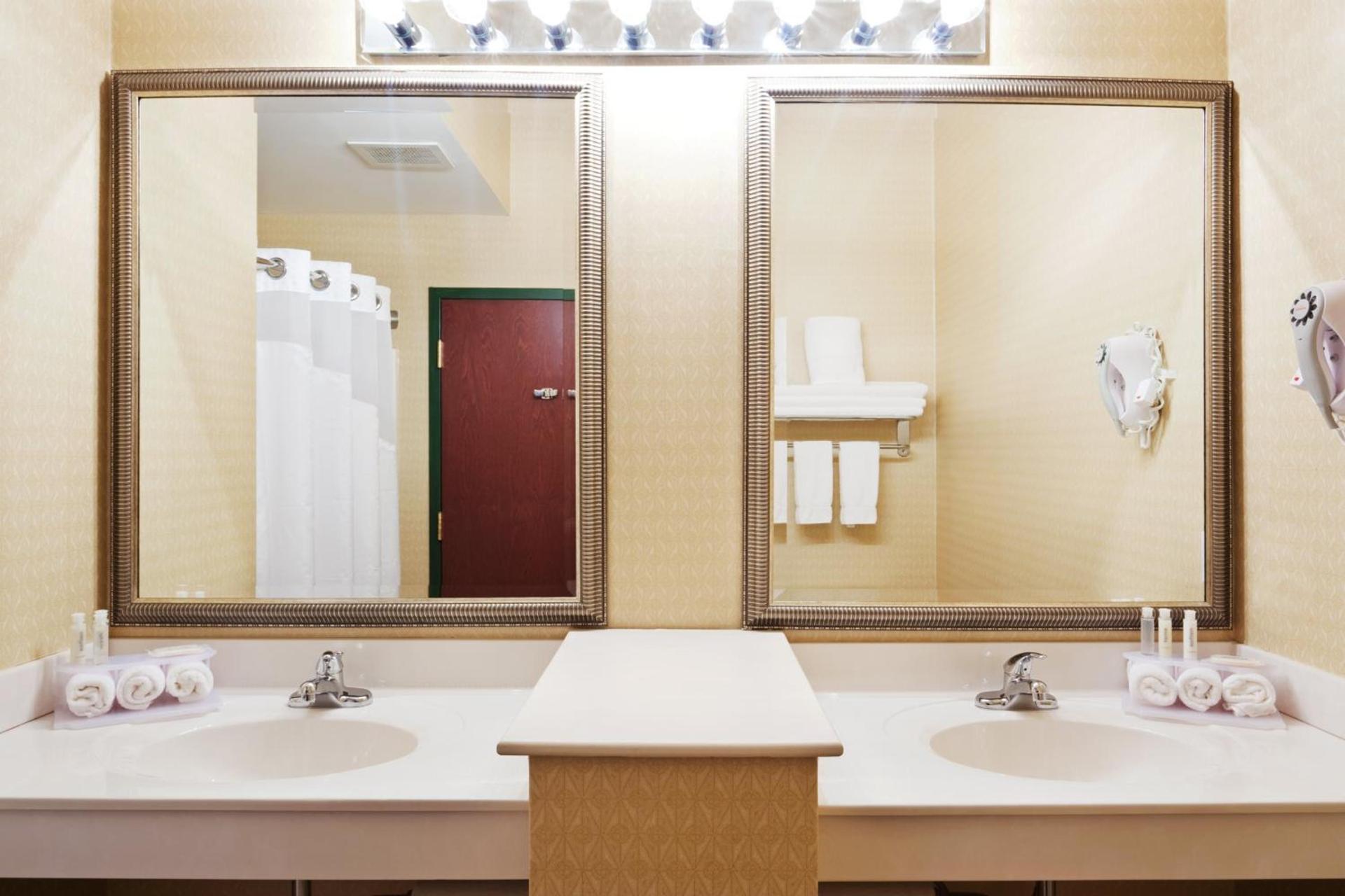 Holiday Inn Express Durham-UNH by IHG photo 10