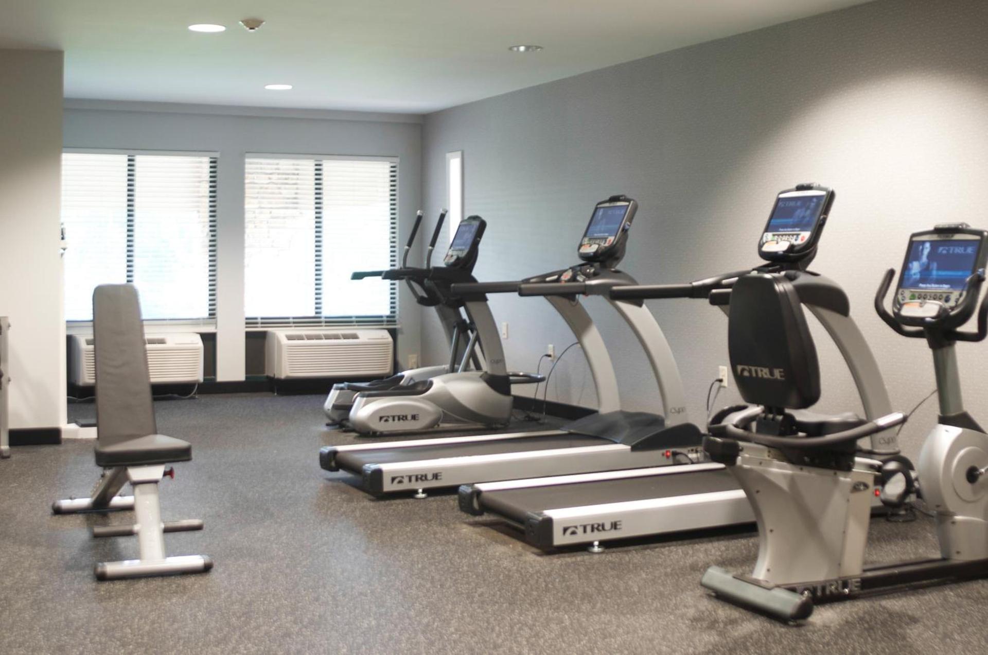 Holiday Inn Express Hickory - Hickory Mart by IHG photo 36