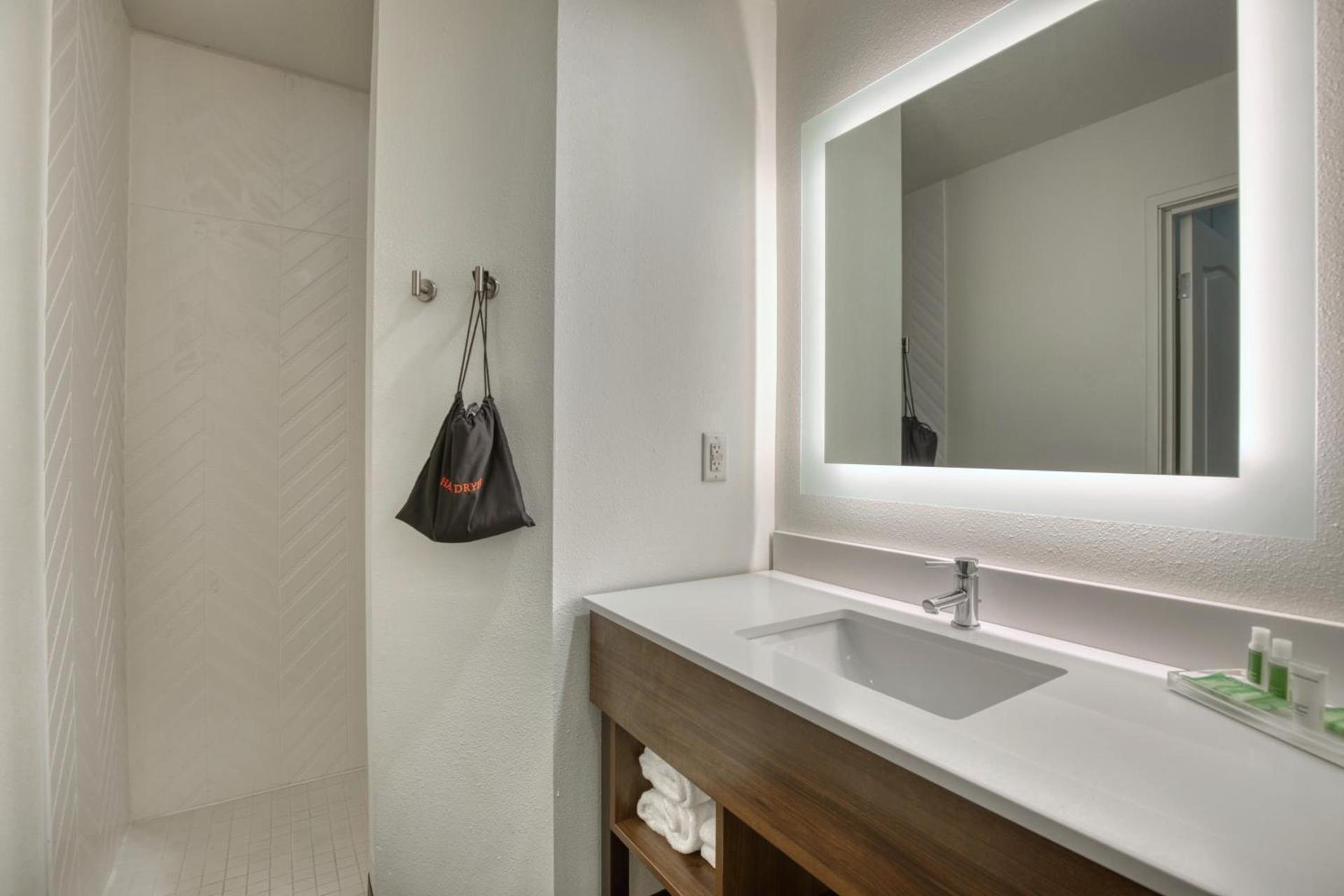 Holiday Inn Hotel & Suites Madison West - Middleton by IHG photo 81