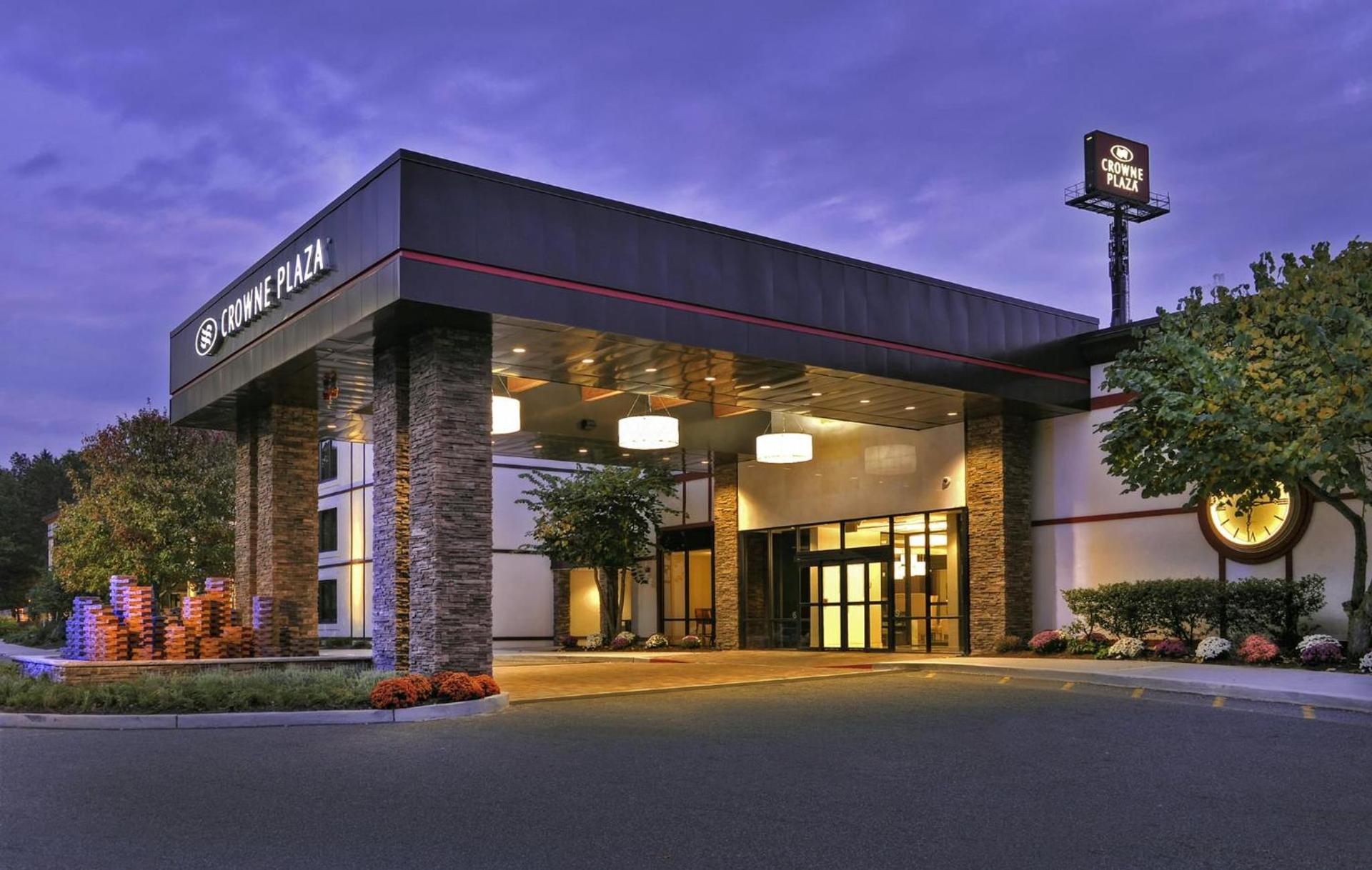 Crowne Plaza Suffern-Mahwah by IHG photo 1