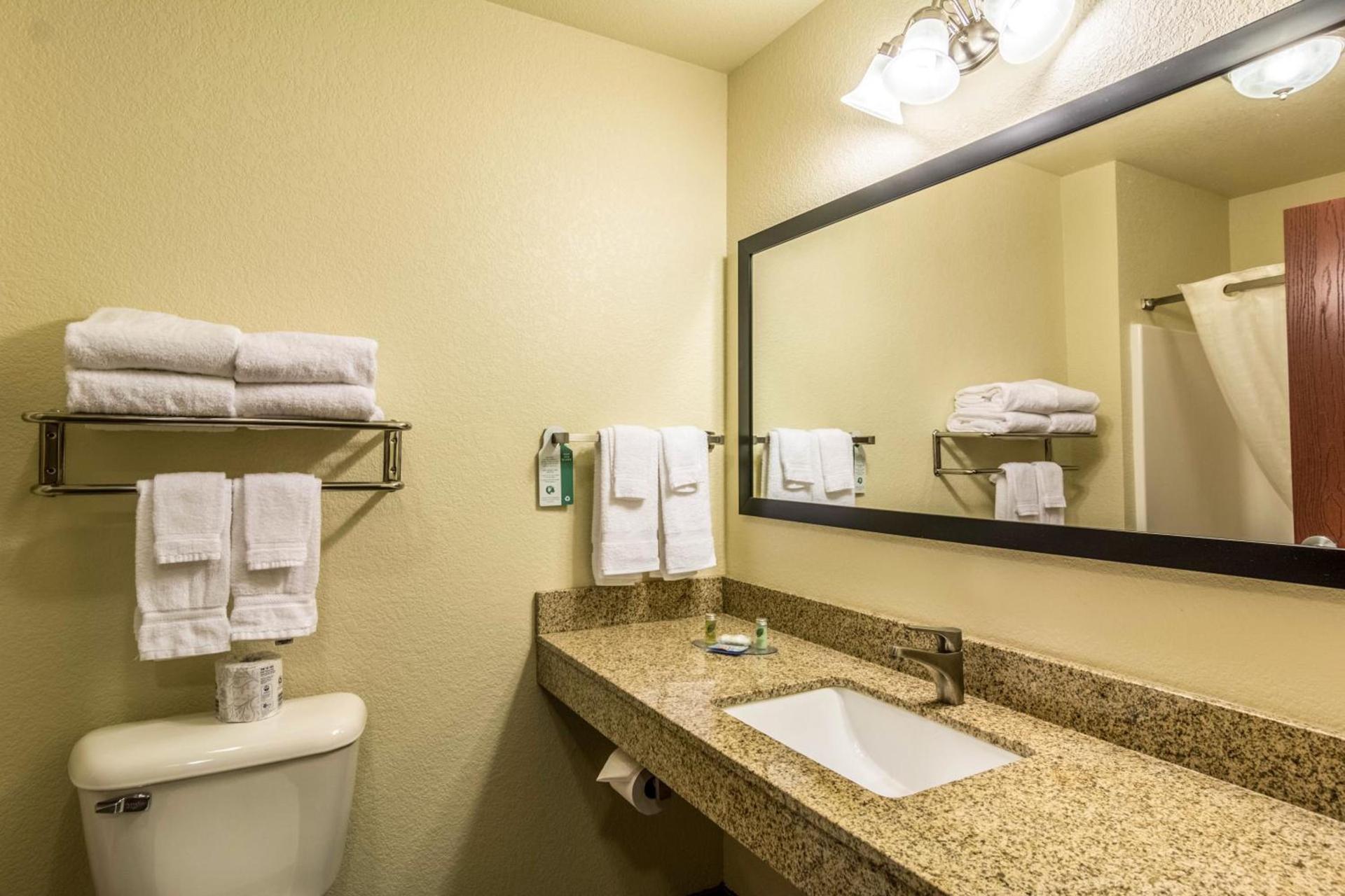 Cobblestone Hotel & Suites - Devils Lake photo 6