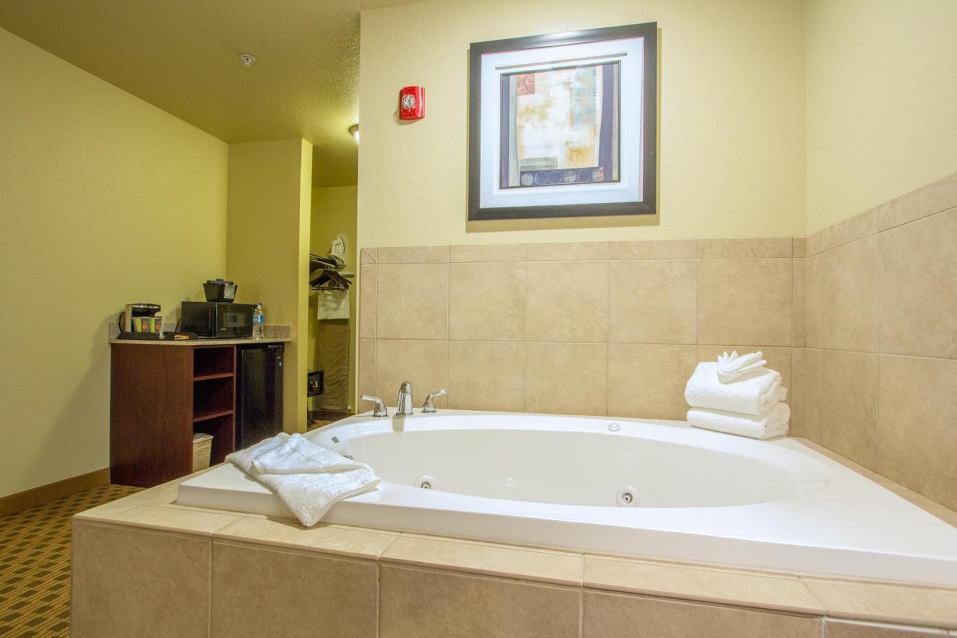 Cobblestone Inn & Suites - Corry photo 8