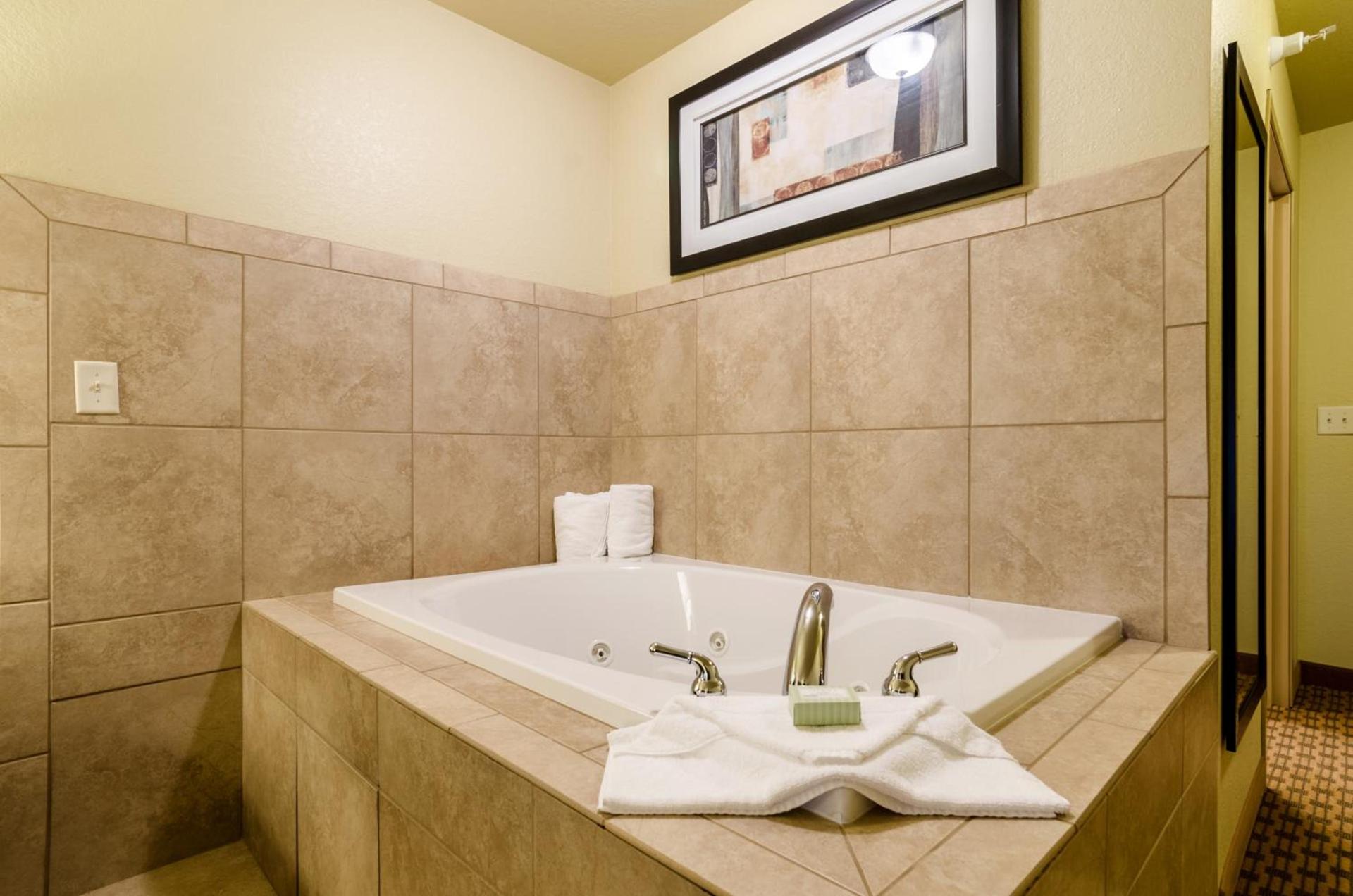 Cobblestone Inn & Suites Cambridge photo 13