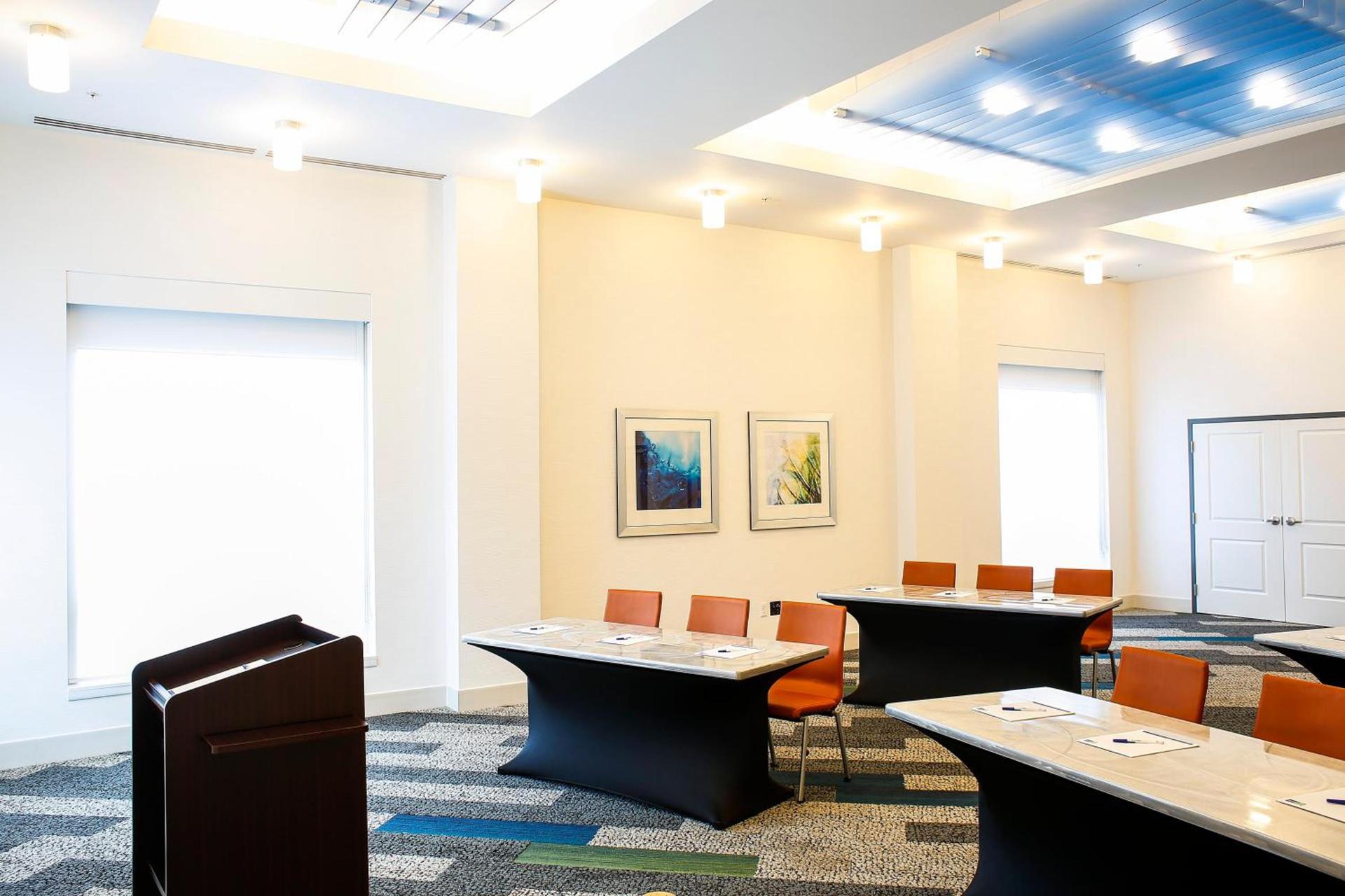Holiday Inn Express & Suites Downtown Louisville by IHG photo 27