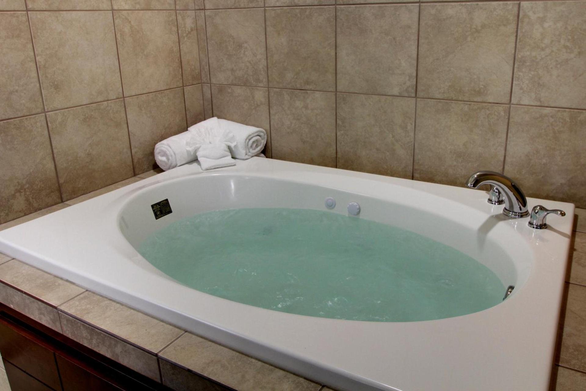 Cobblestone Inn & Suites - Rugby photo 2
